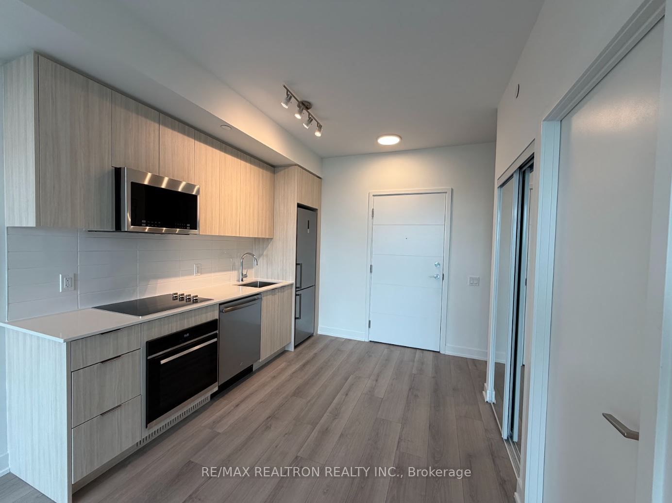 20 Deans Drive 516 Property Photo 1