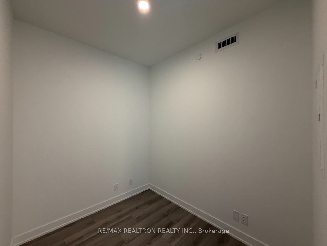 20 Deans Drive 516 Property Photo 6