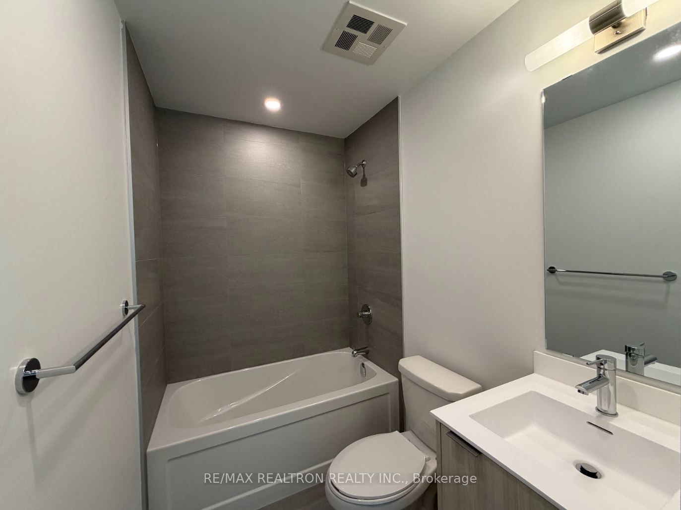 20 Deans Drive 516 Property Photo 11