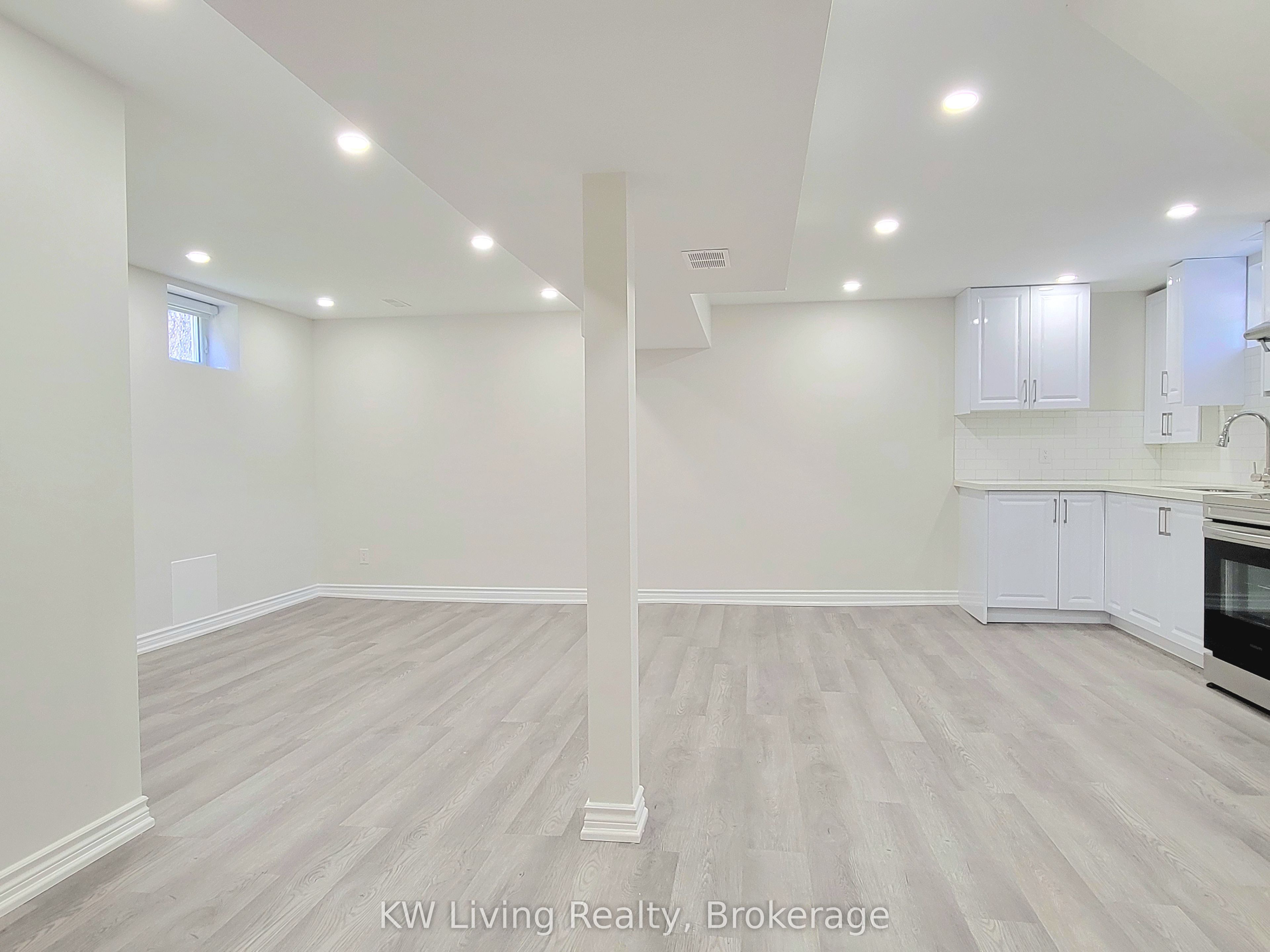 6 Gardens Crescent Bsmt Property Photo 6