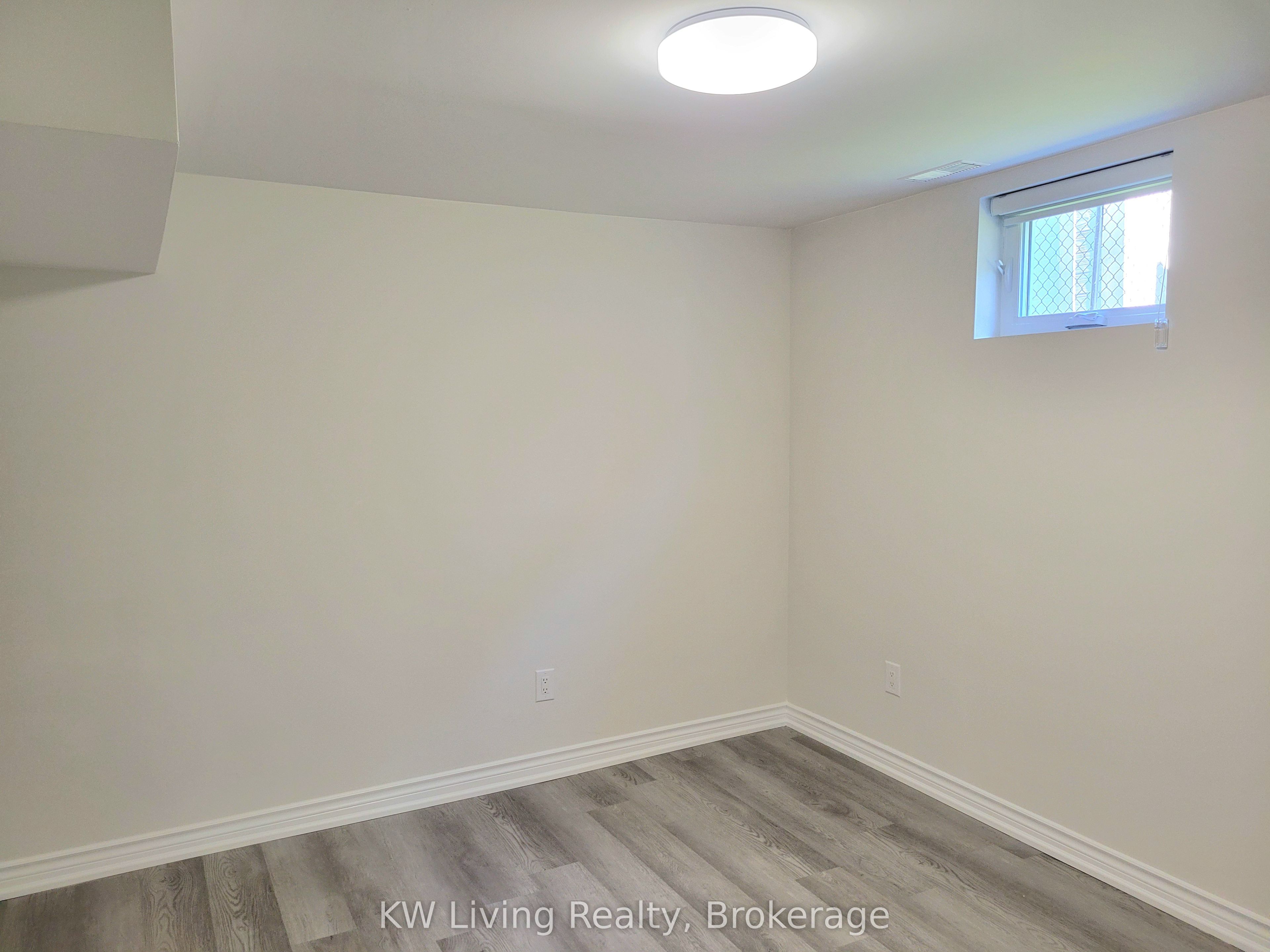 6 Gardens Crescent Bsmt Property Photo 9