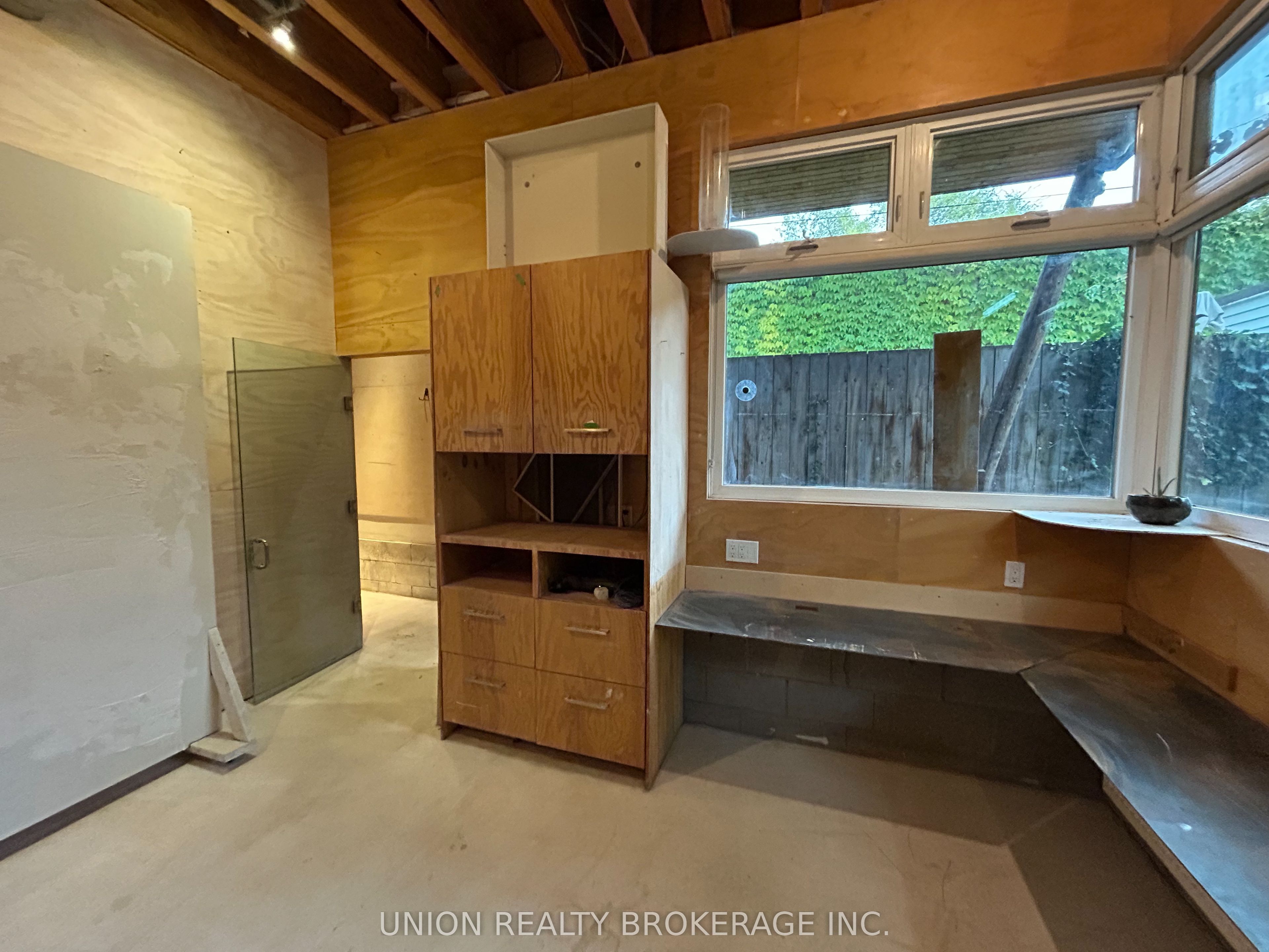 303 Coxwell Avenue Property Photo 10