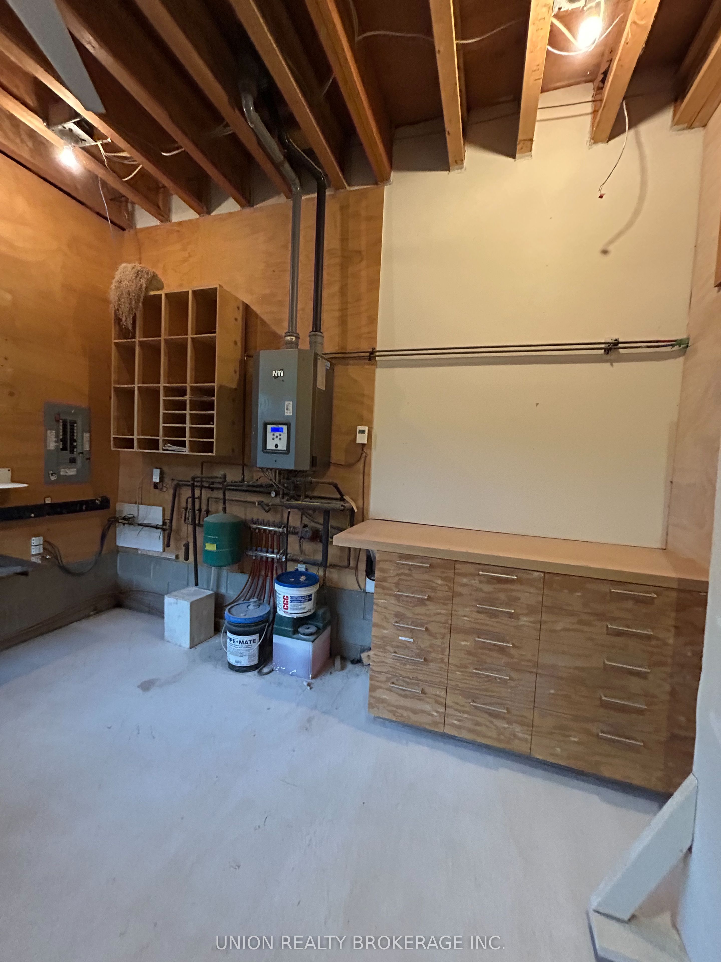 303 Coxwell Avenue Property Photo 11