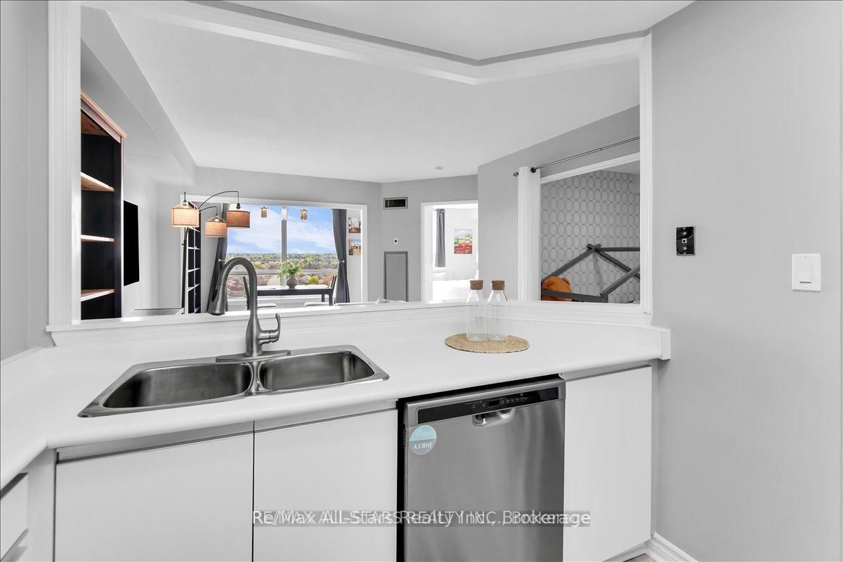 711 Rossland Road E 1002 Property Photo 7
