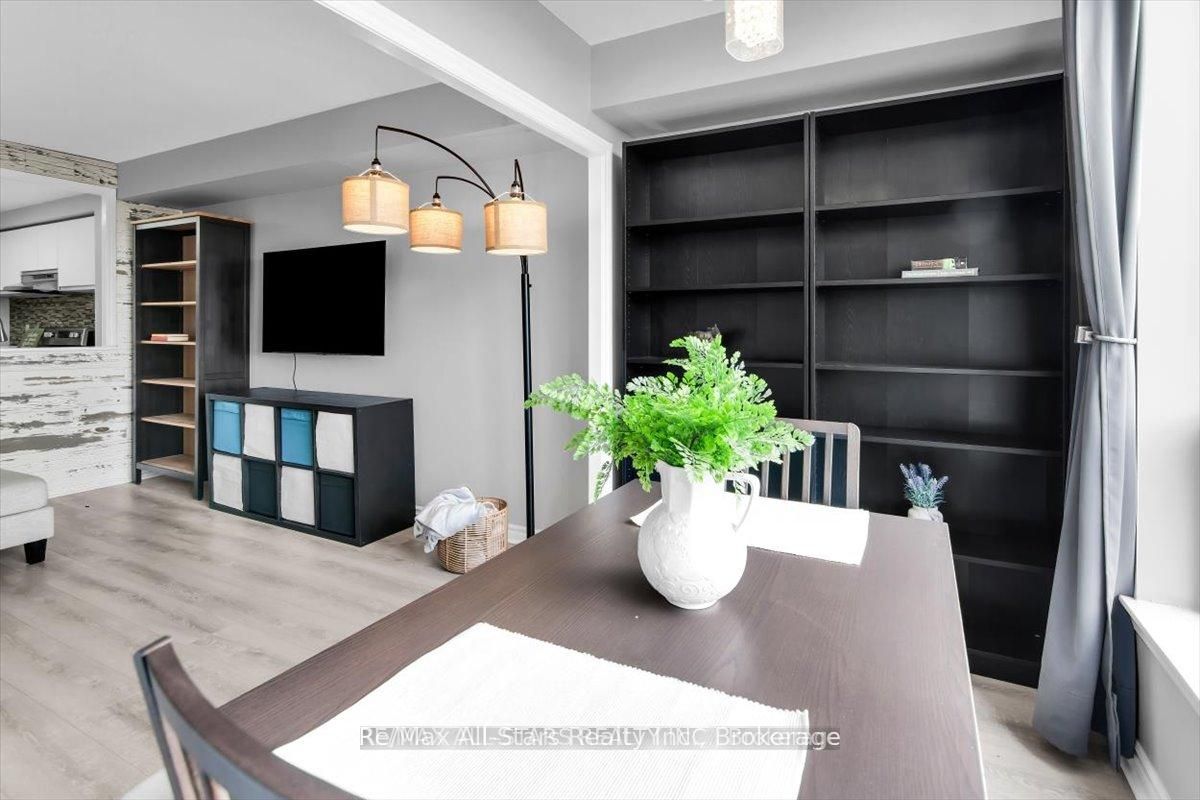 711 Rossland Road E 1002 Property Photo 15