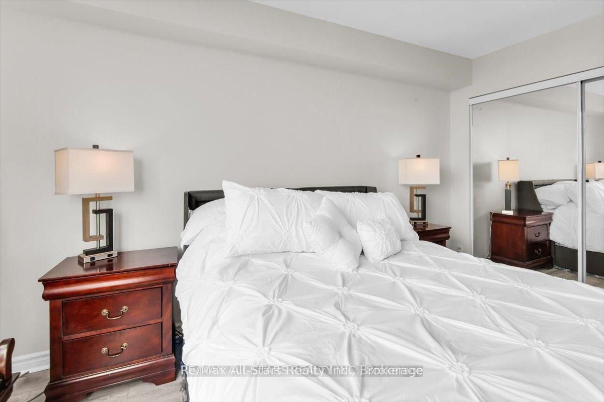 711 Rossland Road E 1002 Property Photo 21