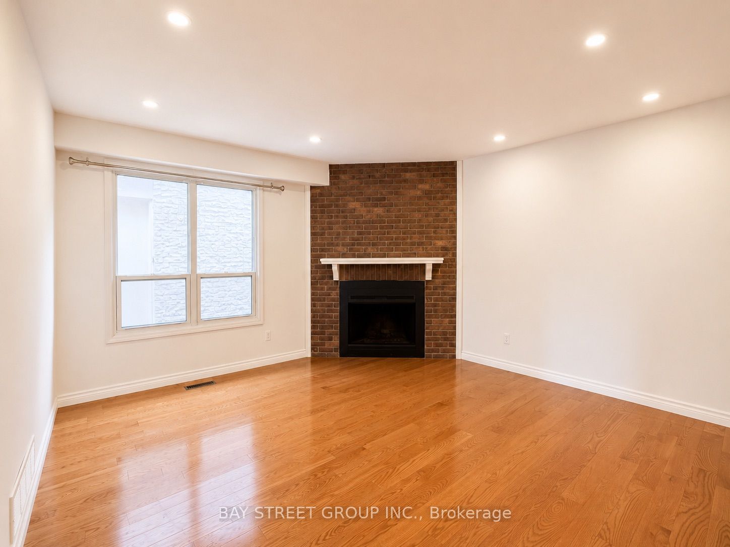 82 Radwell Crescent Property Photo 4