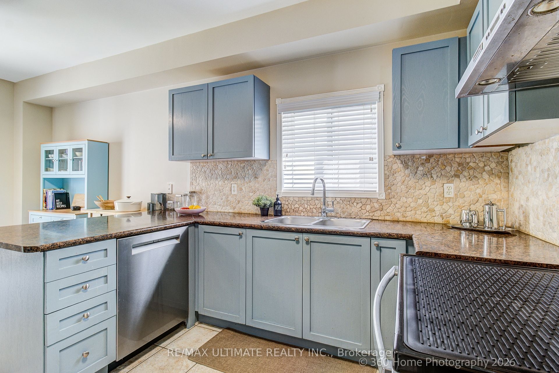 53 Wilshire Drive Property Photo 6