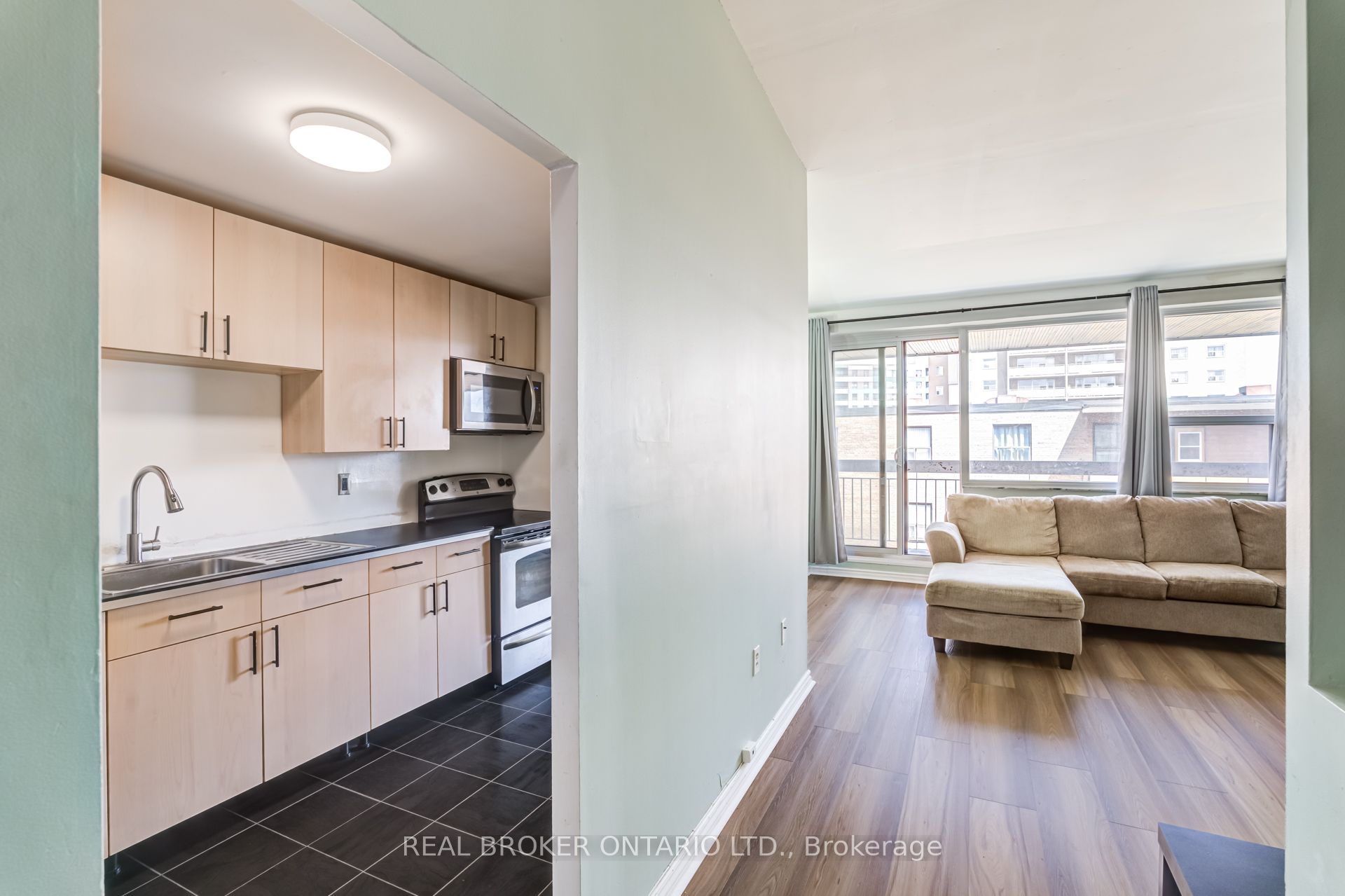 4060 Lawrence Avenue E 402 Property Photo 5
