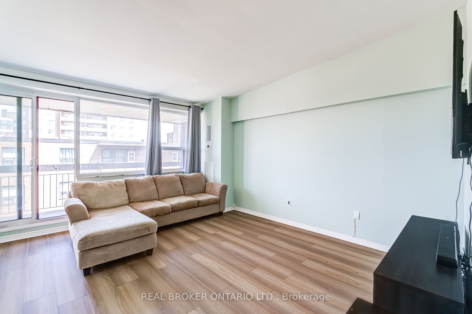 4060 Lawrence Avenue E 402 Property Photo 6