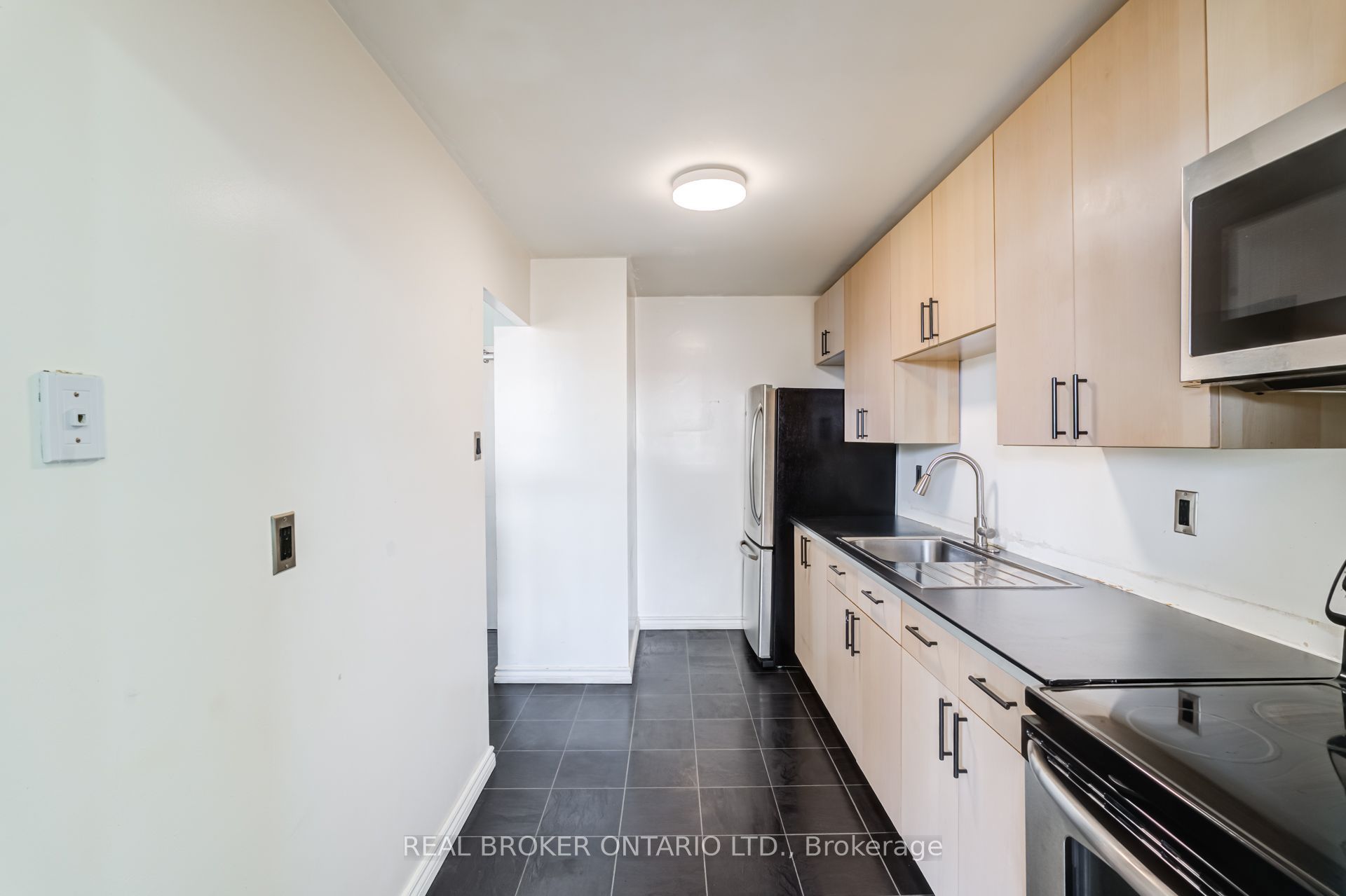 4060 Lawrence Avenue E 402 Property Photo 11