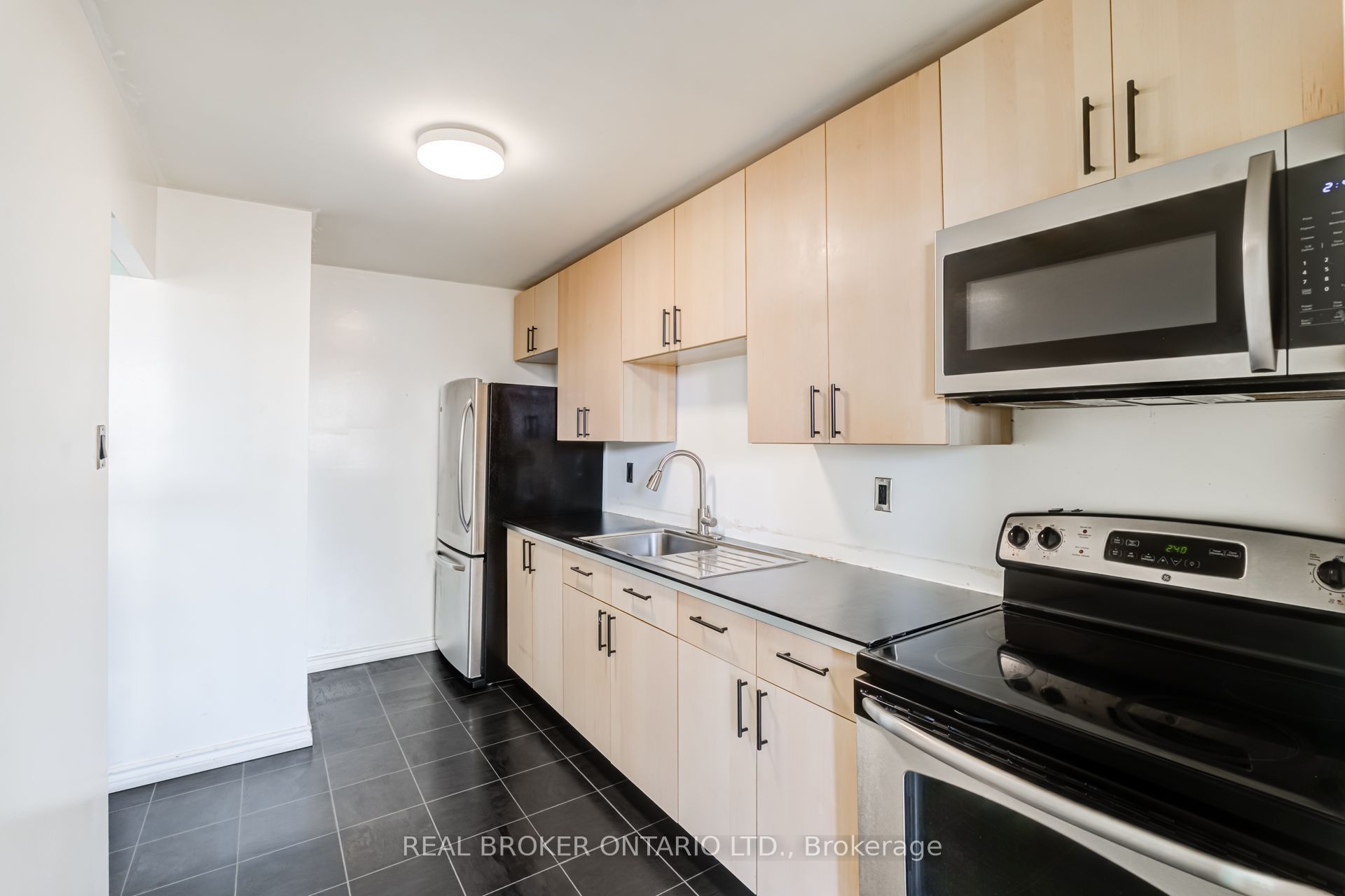 4060 Lawrence Avenue E 402 Property Photo 12