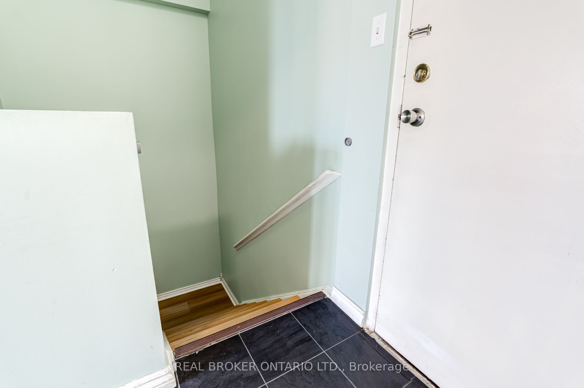 4060 Lawrence Avenue E 402 Property Photo 14