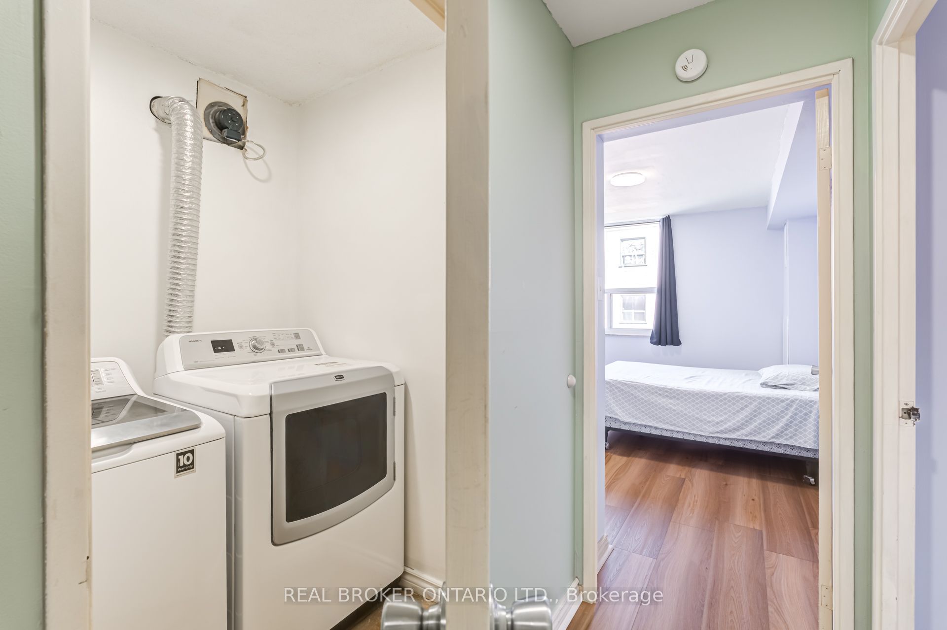 4060 Lawrence Avenue E 402 Property Photo 21