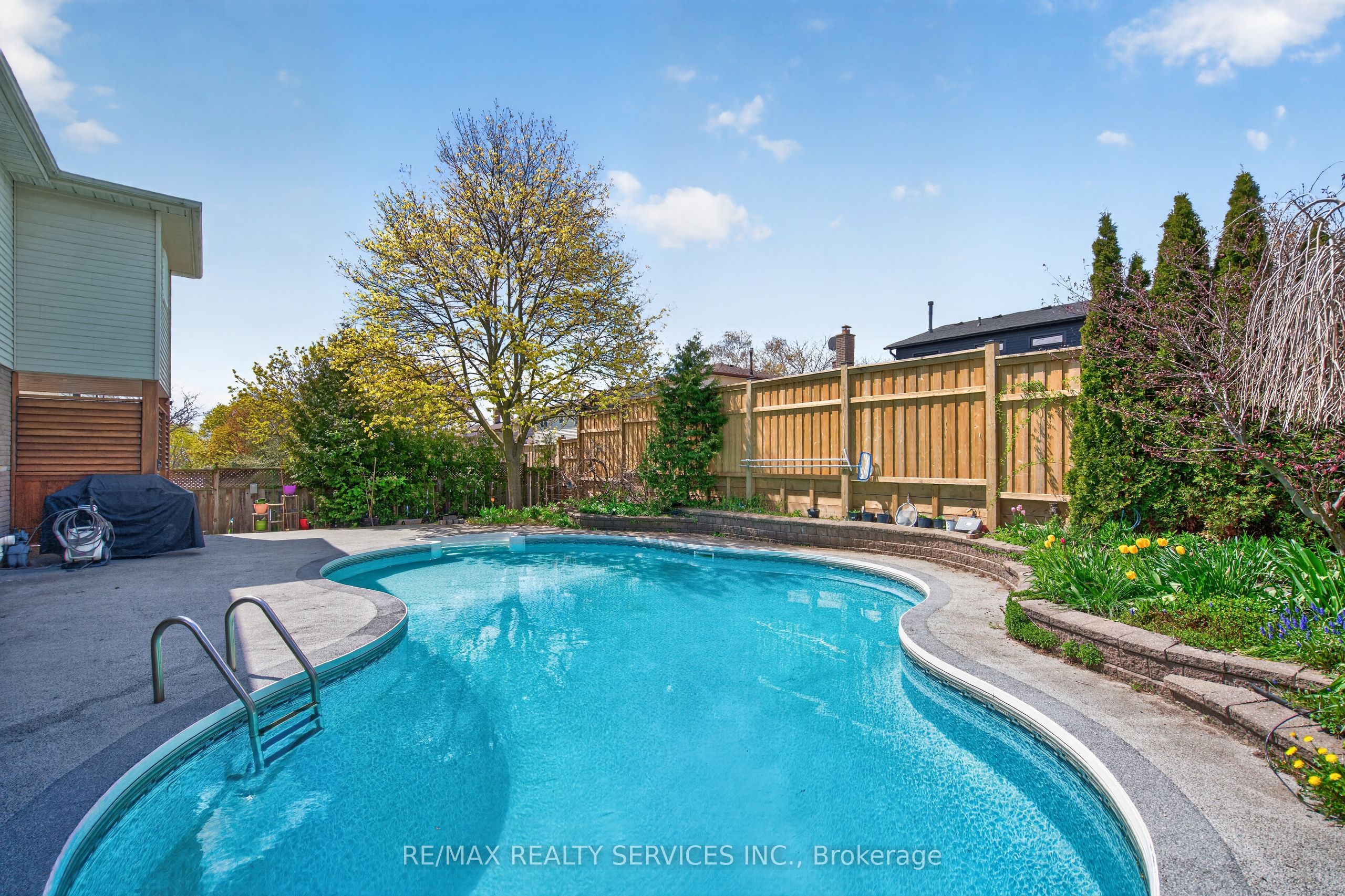 2 Dunbar Drive Property Photo 1
