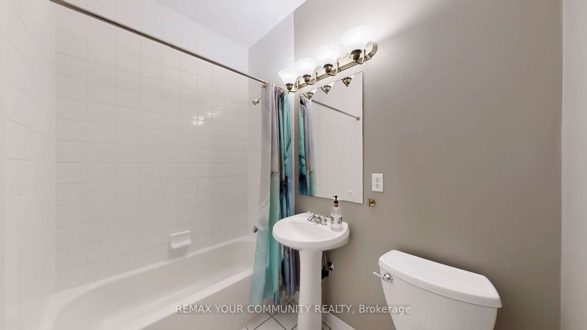 8 Westacott Avenue Property Photo 18