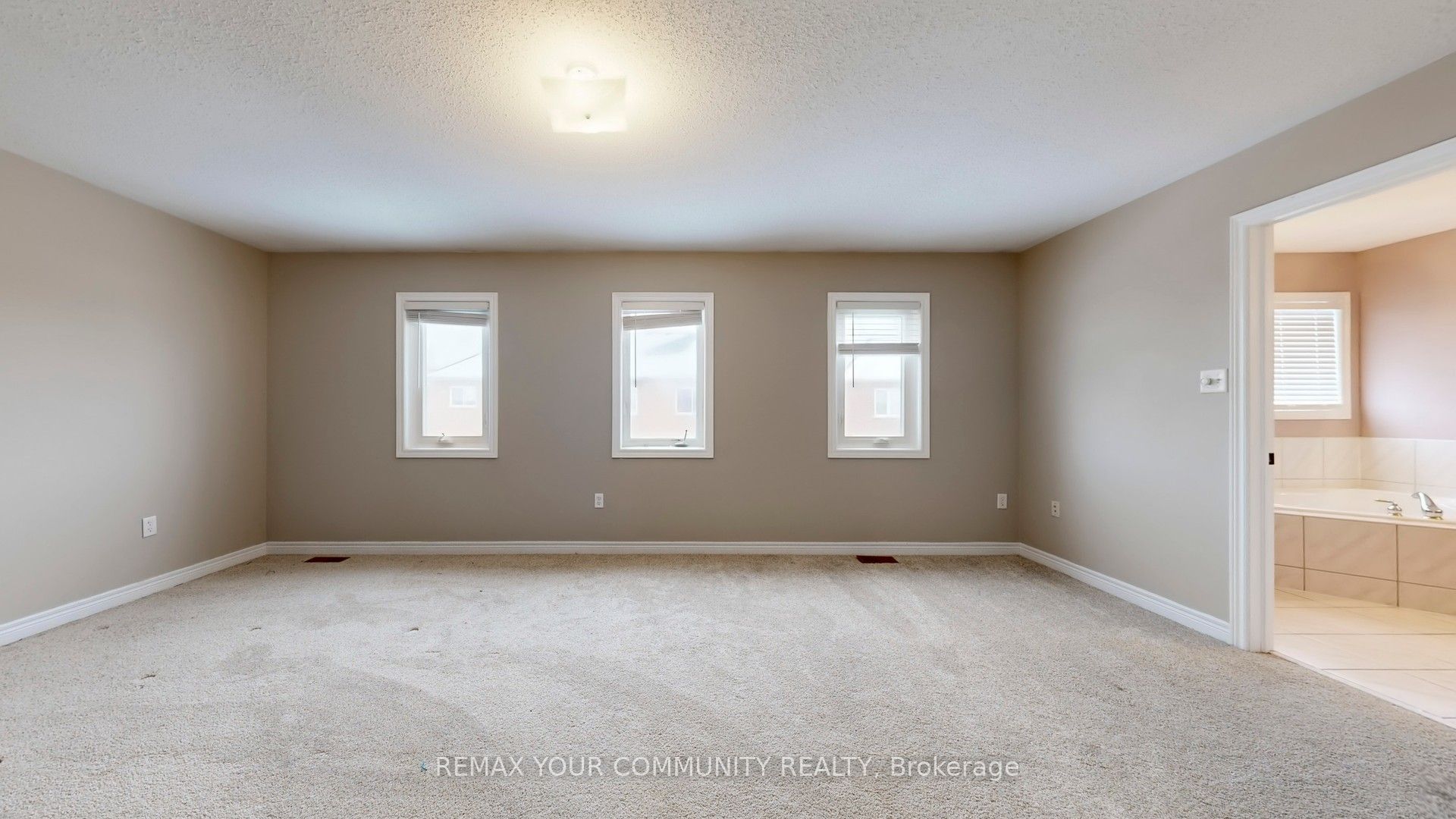 8 Westacott Avenue Property Photo 22