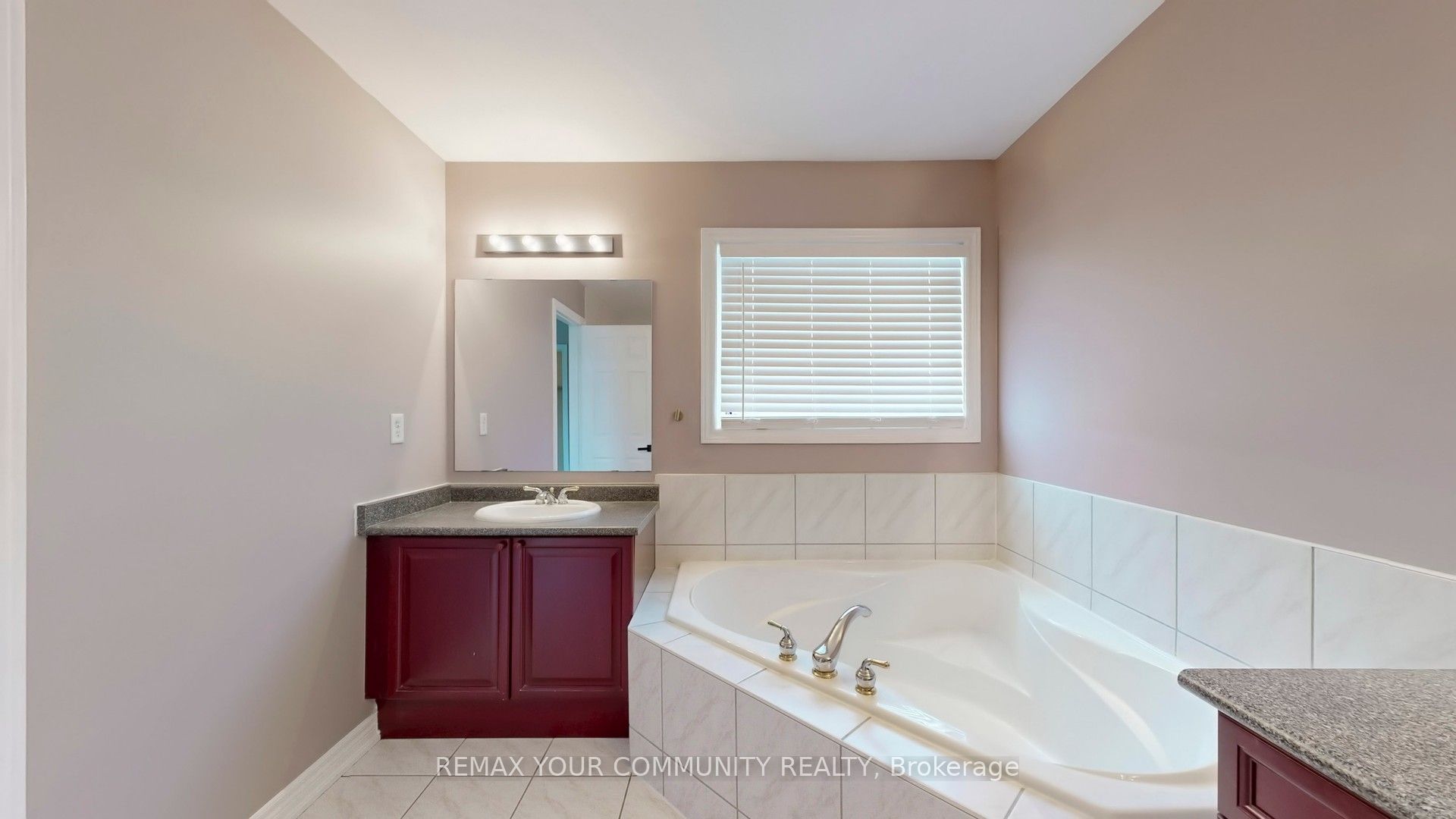 8 Westacott Avenue Property Photo 24