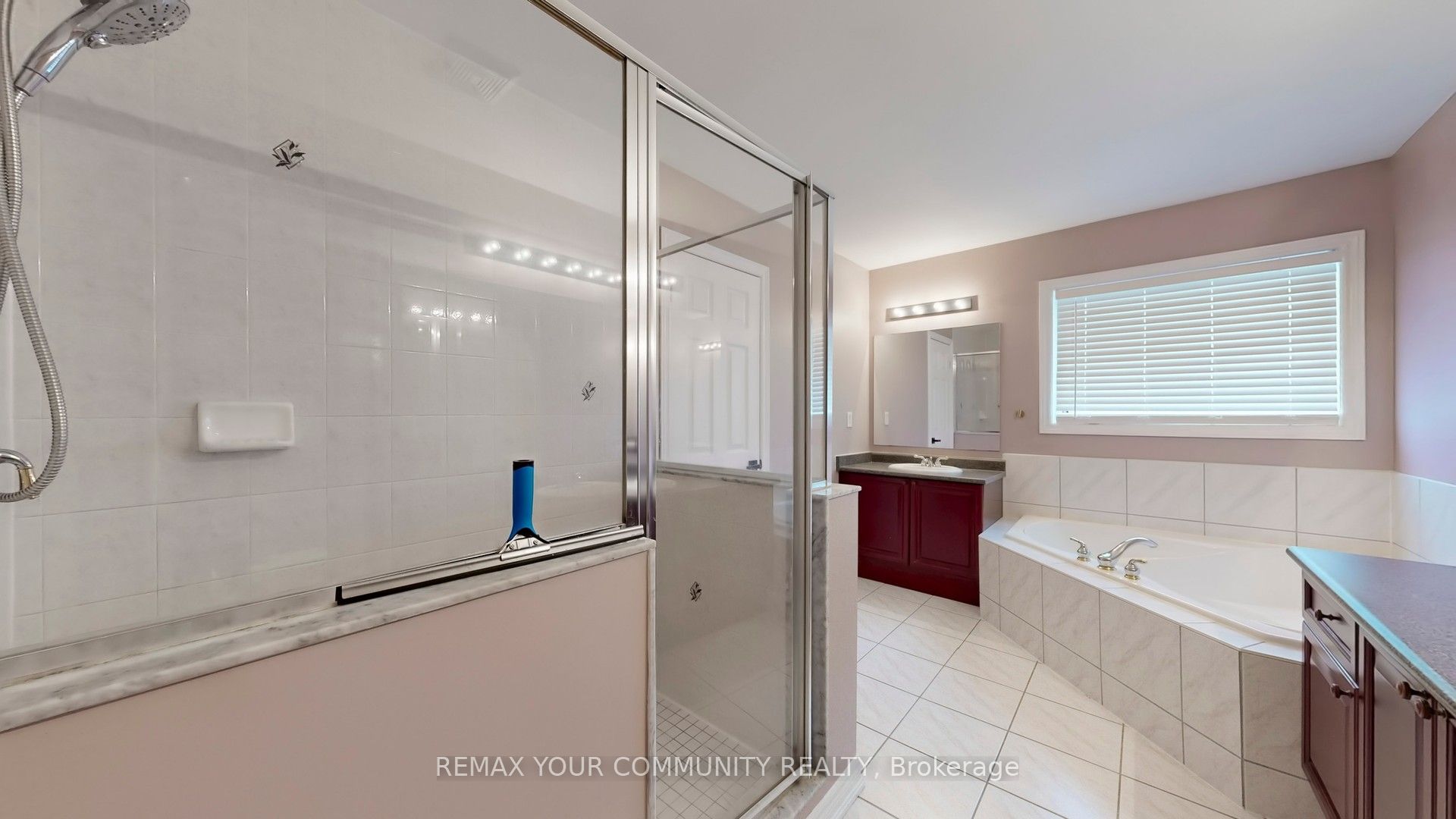 8 Westacott Avenue Property Photo 25