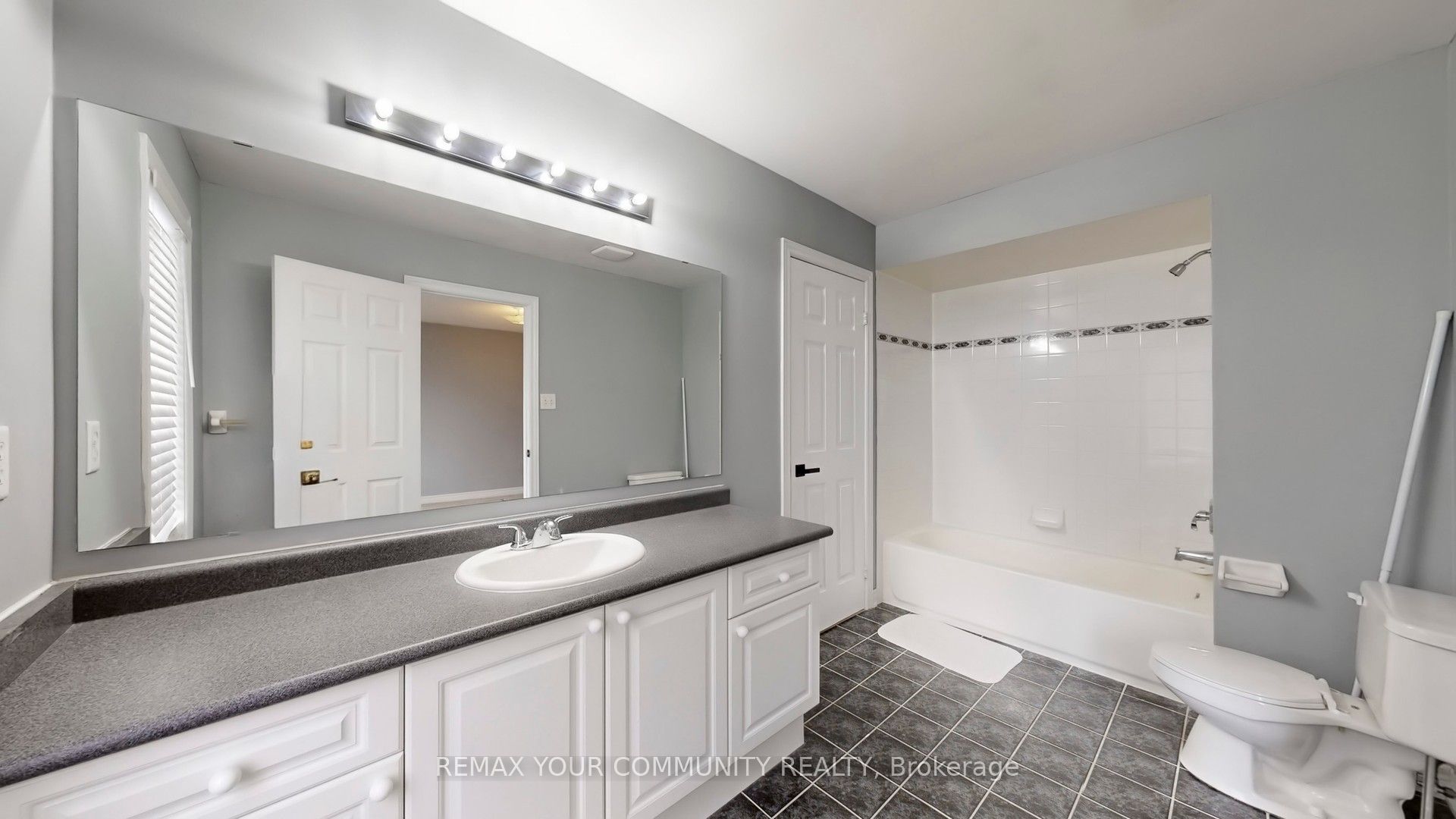 8 Westacott Avenue Property Photo 26