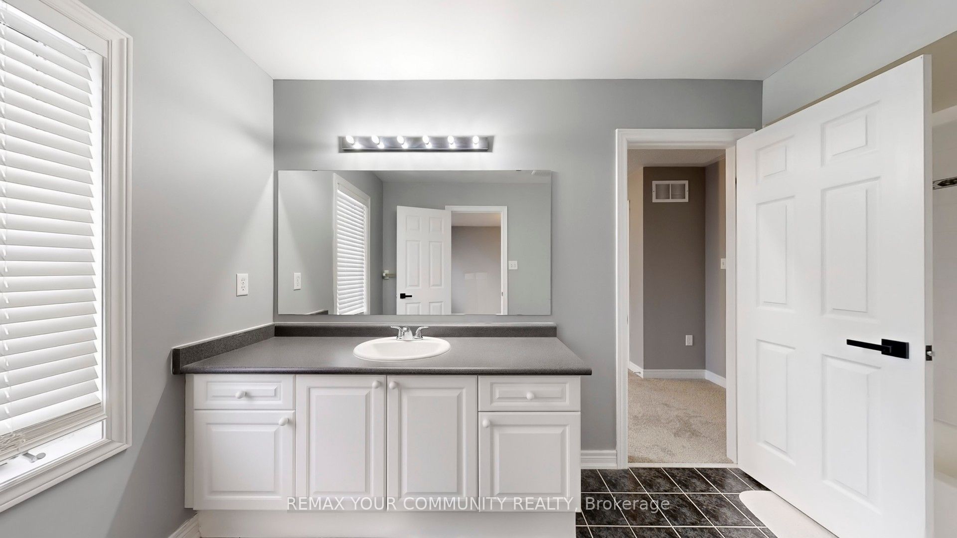 8 Westacott Avenue Property Photo 27