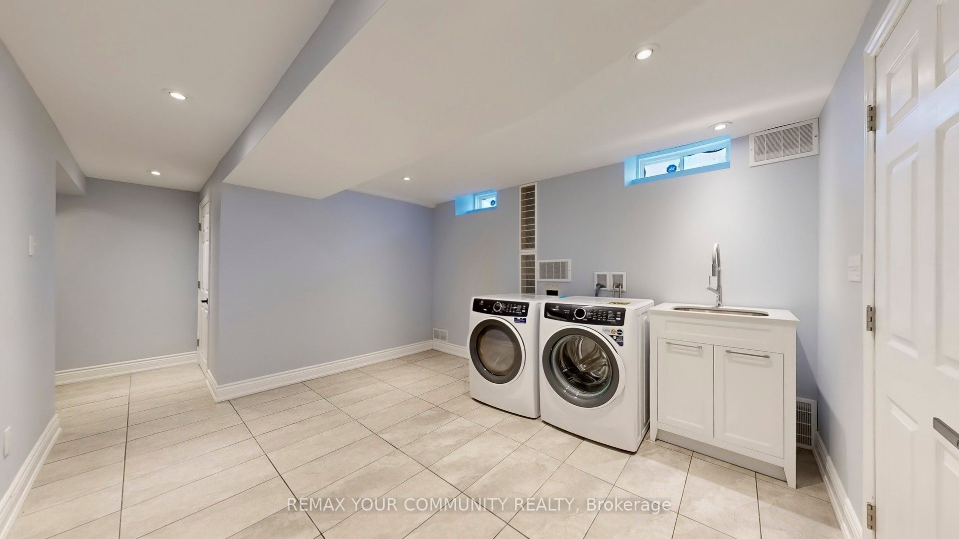 8 Westacott Avenue Property Photo 44