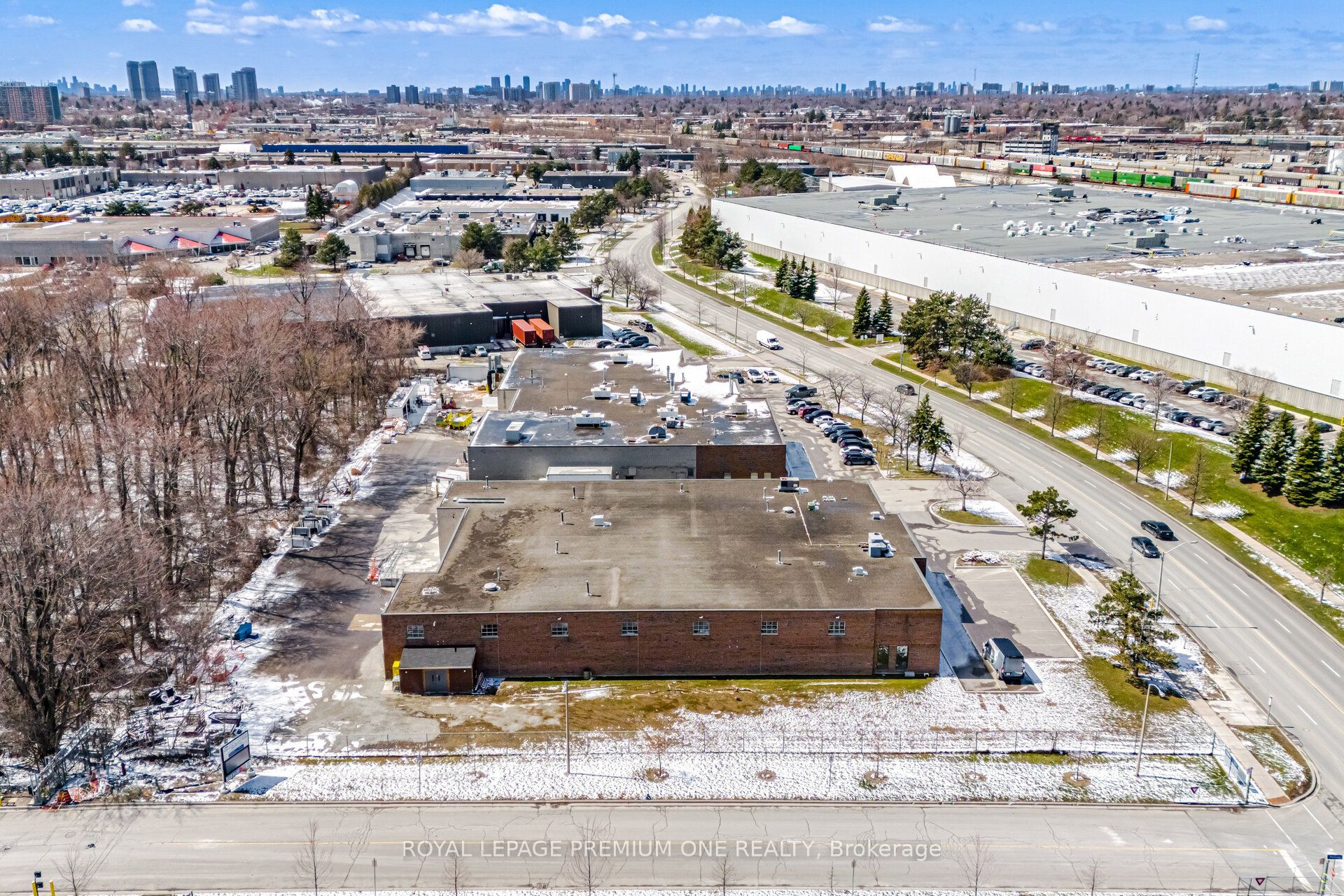 411 Nugget Avenue Property Photo 8