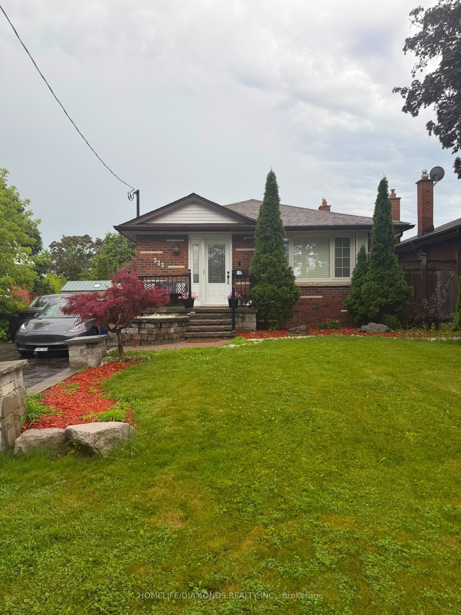 323 Ridgeway Avenue Property Photo 1