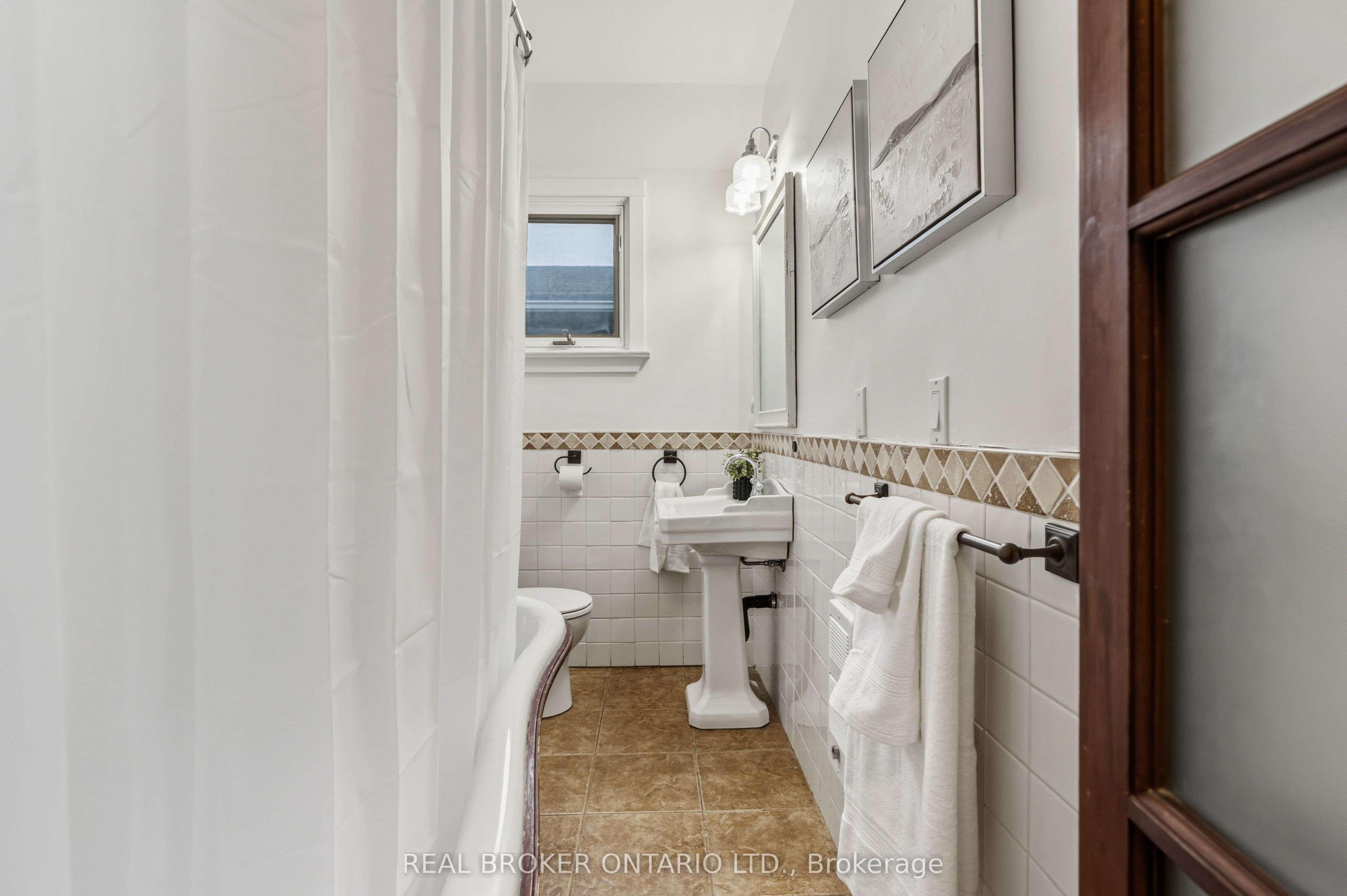 136 Blantyre Avenue Property Photo 20