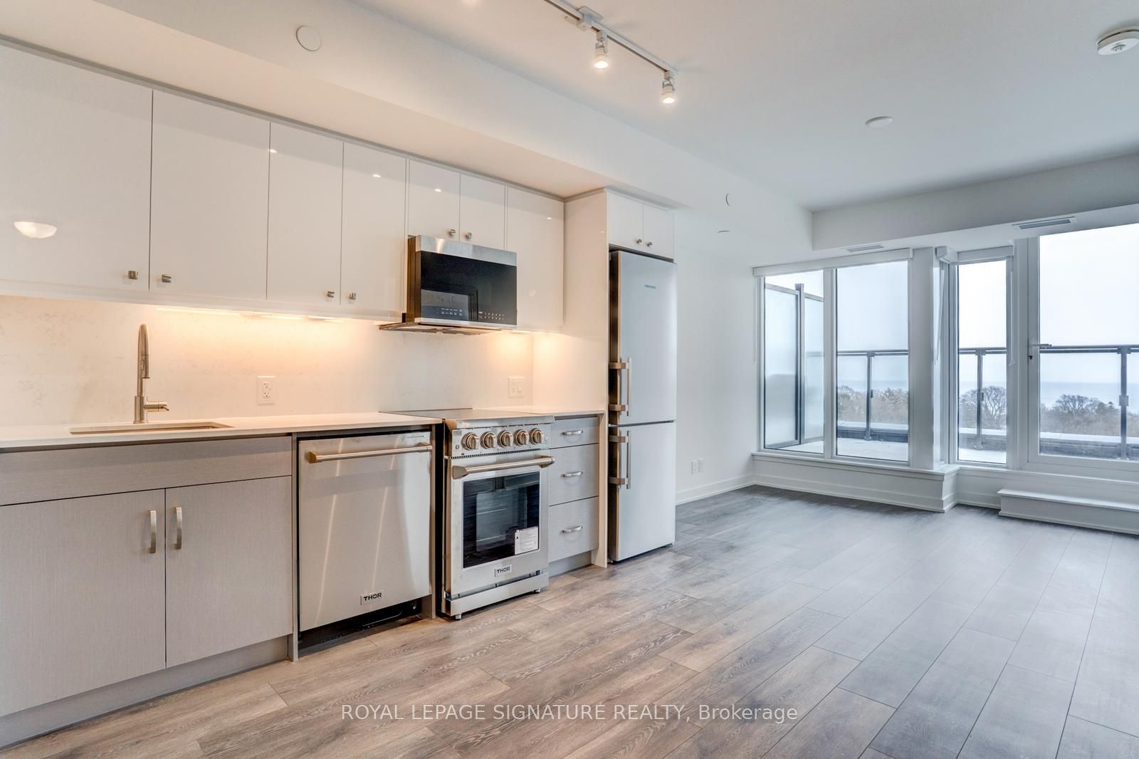 2 Manderley Drive 814