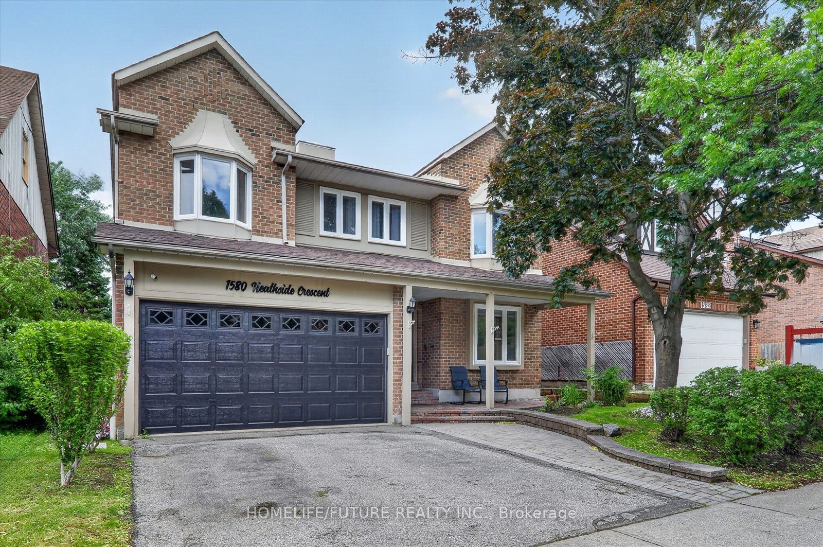 1580 Heathside Crescent Property Photo 2