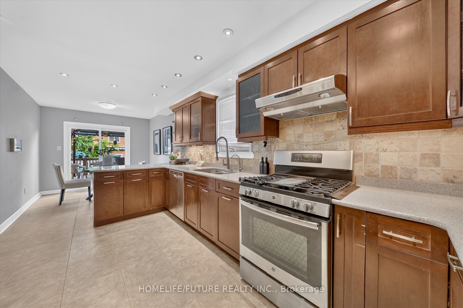 1580 Heathside Crescent Property Photo 9