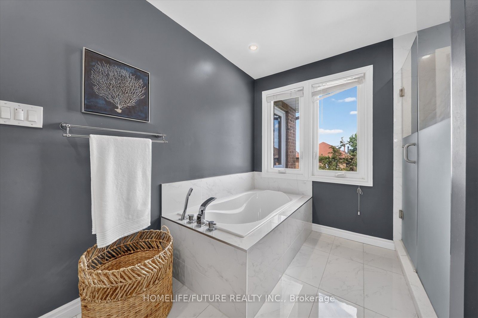 1580 Heathside Crescent Property Photo 25