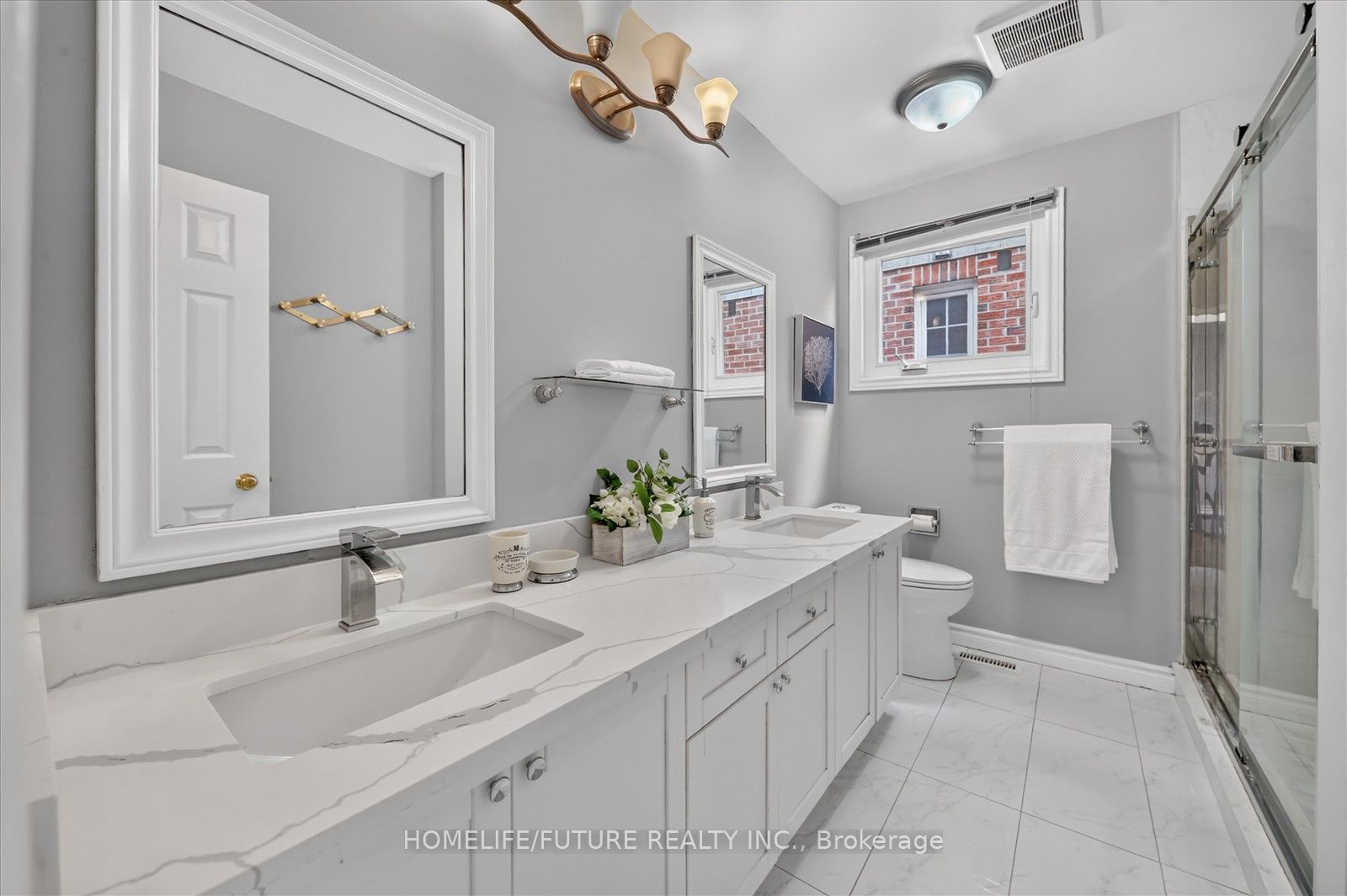 1580 Heathside Crescent Property Photo 30