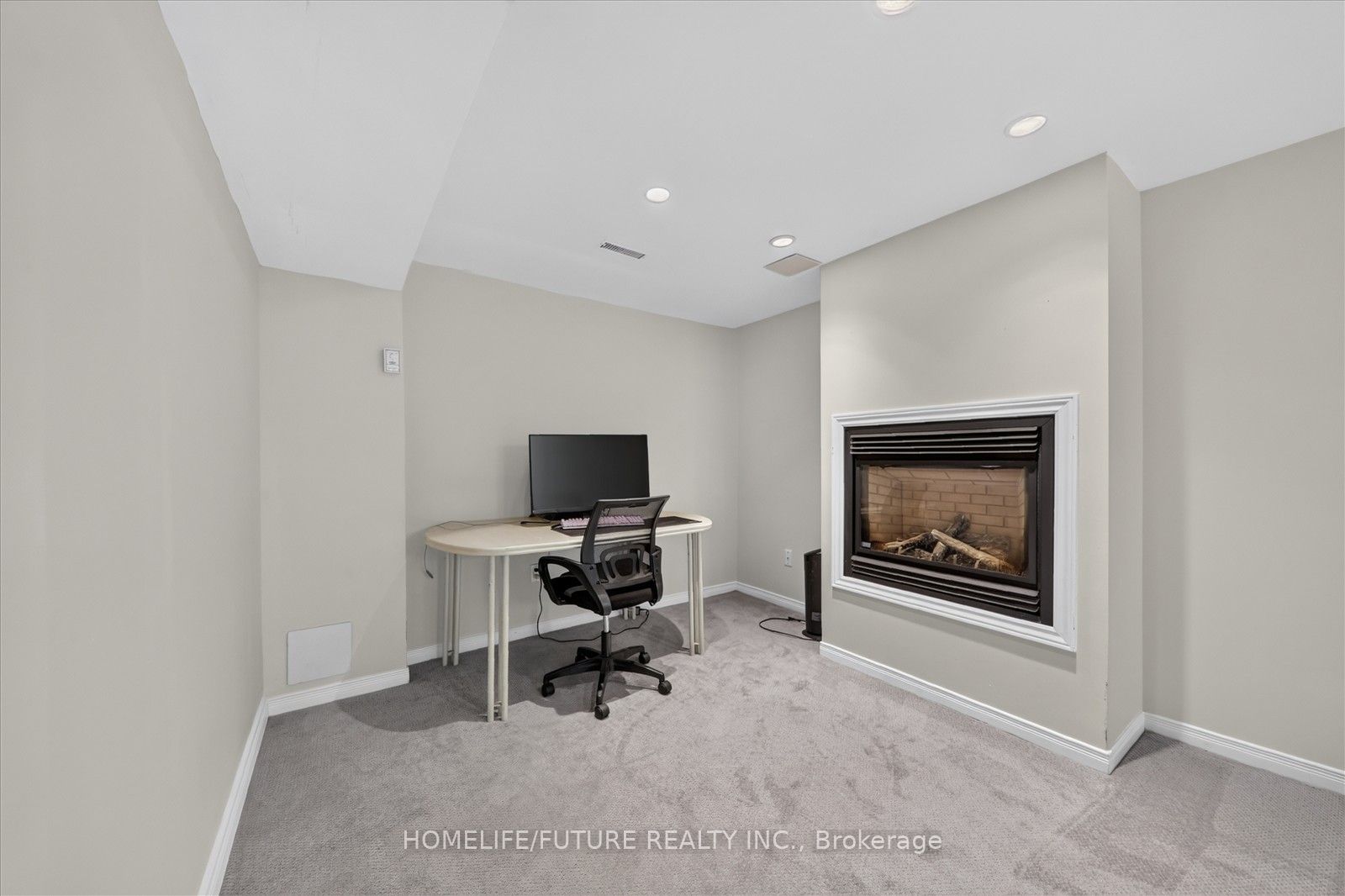 1580 Heathside Crescent Property Photo 38