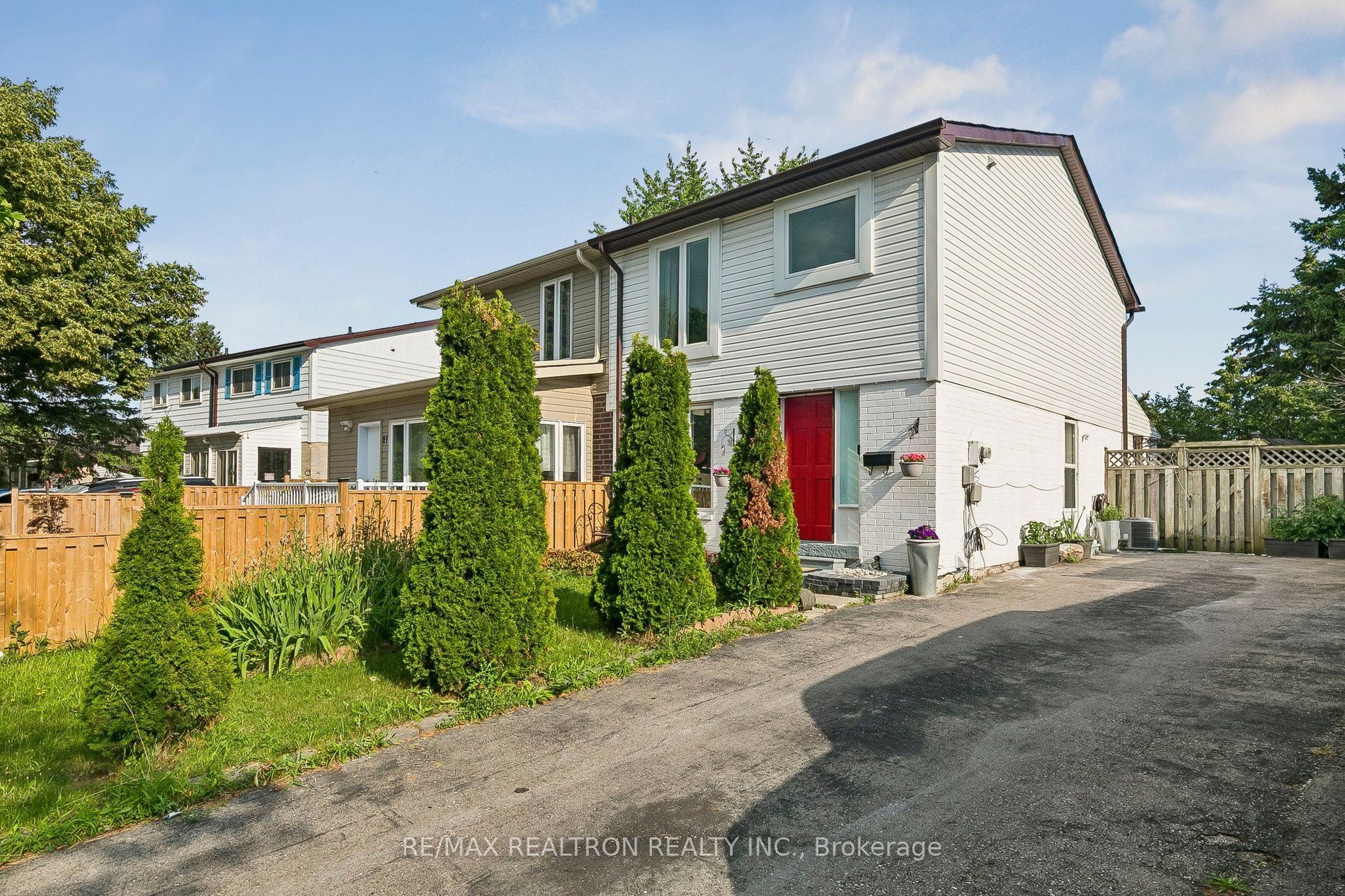 25 Whiteleas Avenue Property Photo 1