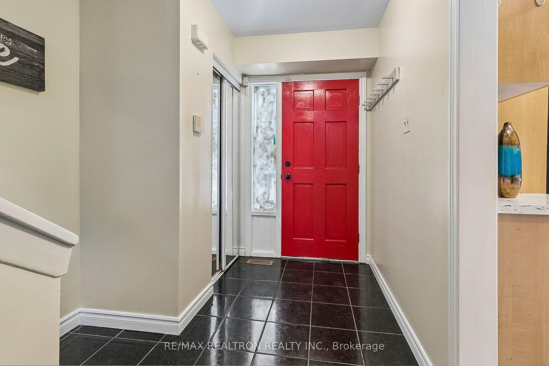 25 Whiteleas Avenue Property Photo 4