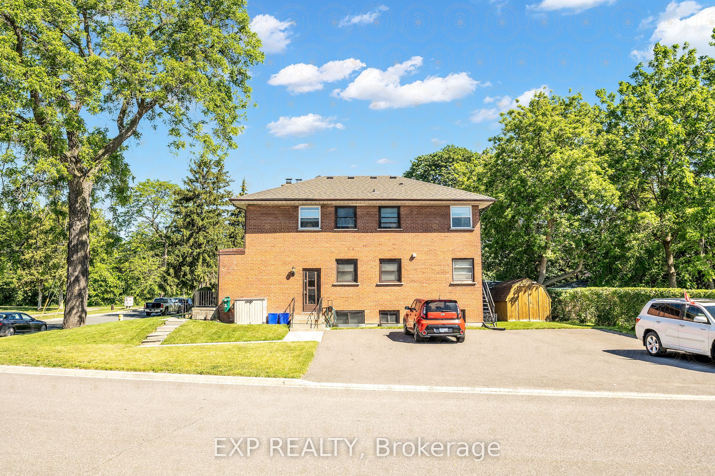 1121 Centre Street S Property Photo 1