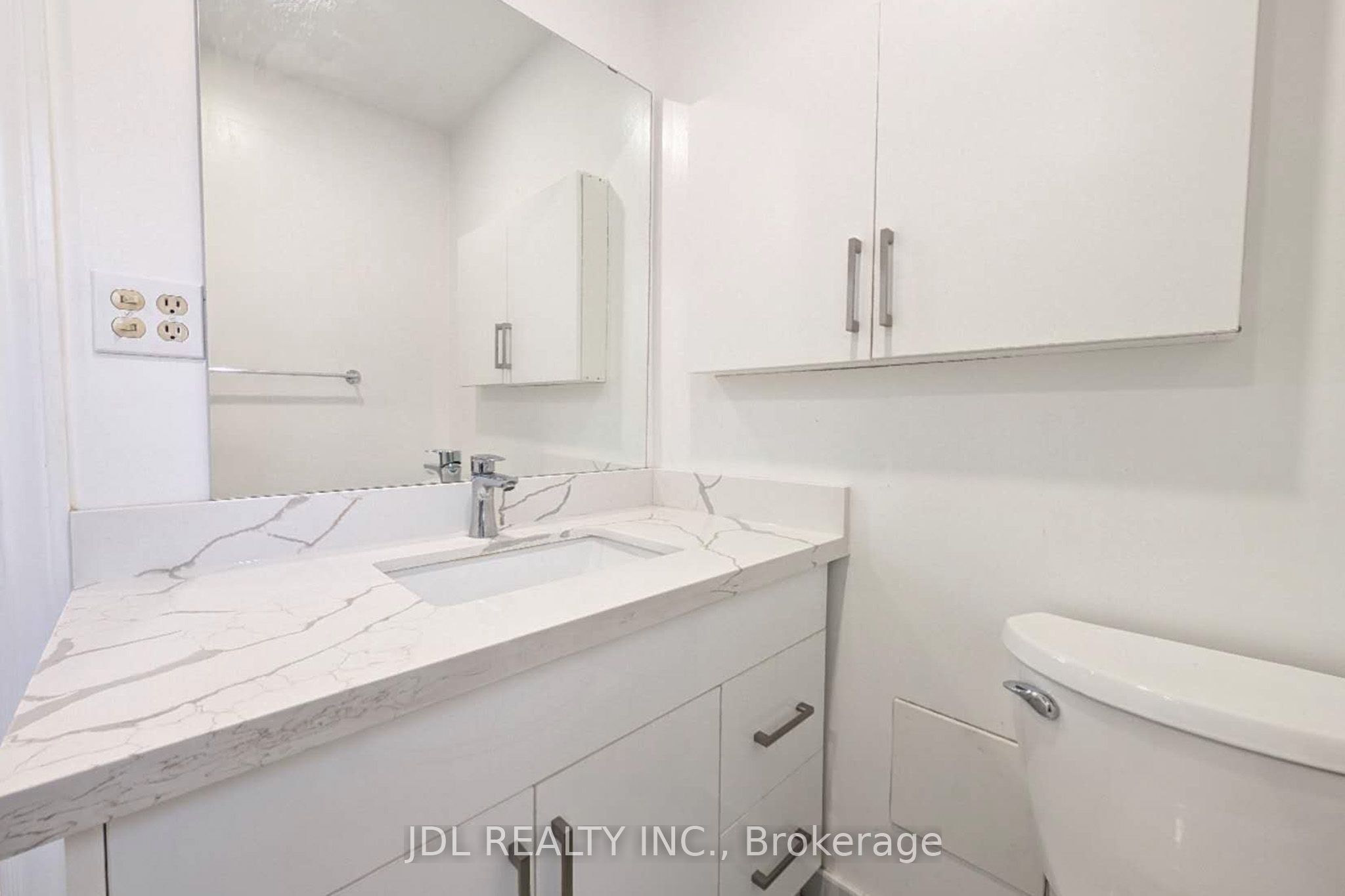1954 Danforth Avenue 2nd Floor Property Photo 7