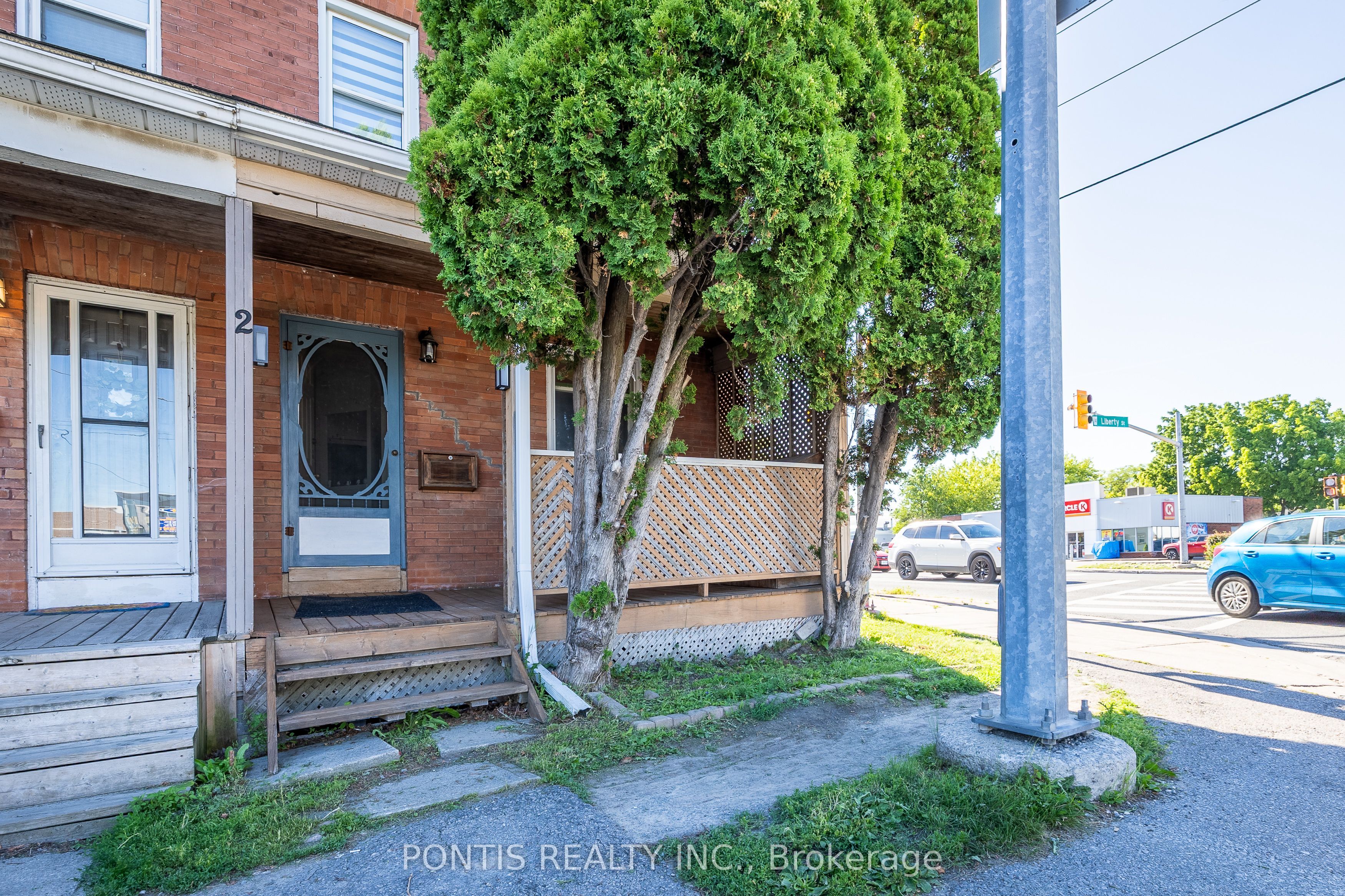 2 Liberty Street S Property Photo 3