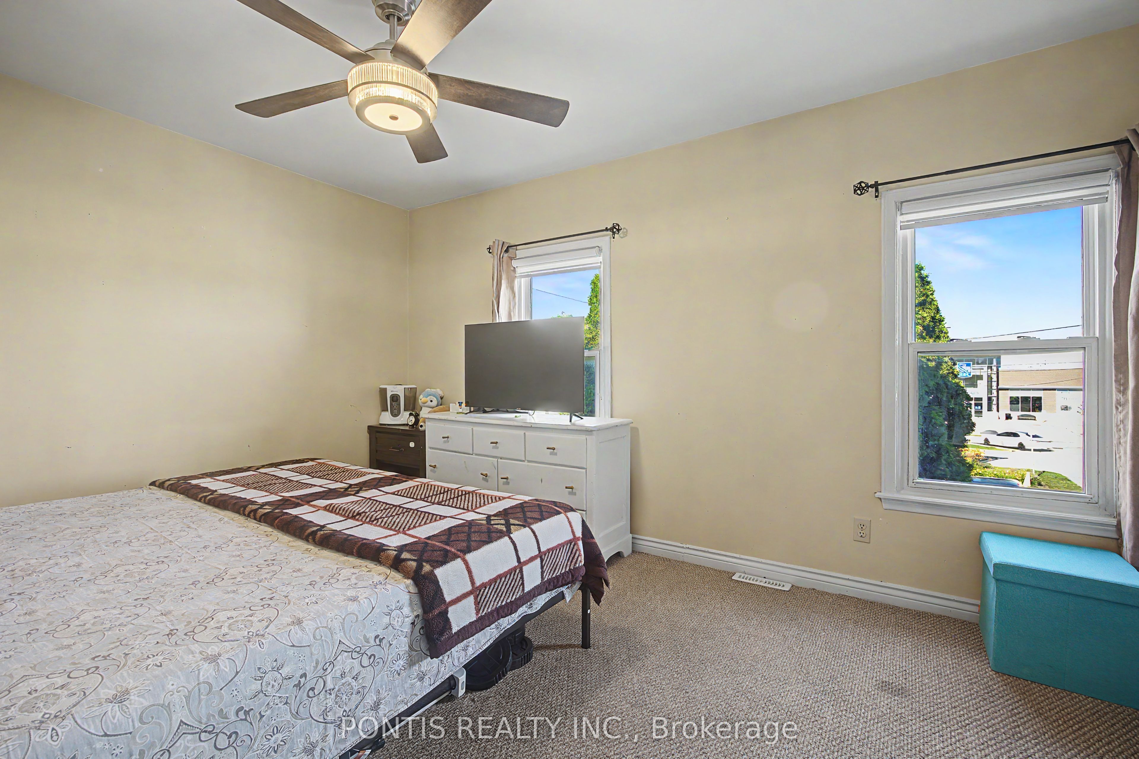 2 Liberty Street S Property Photo 9