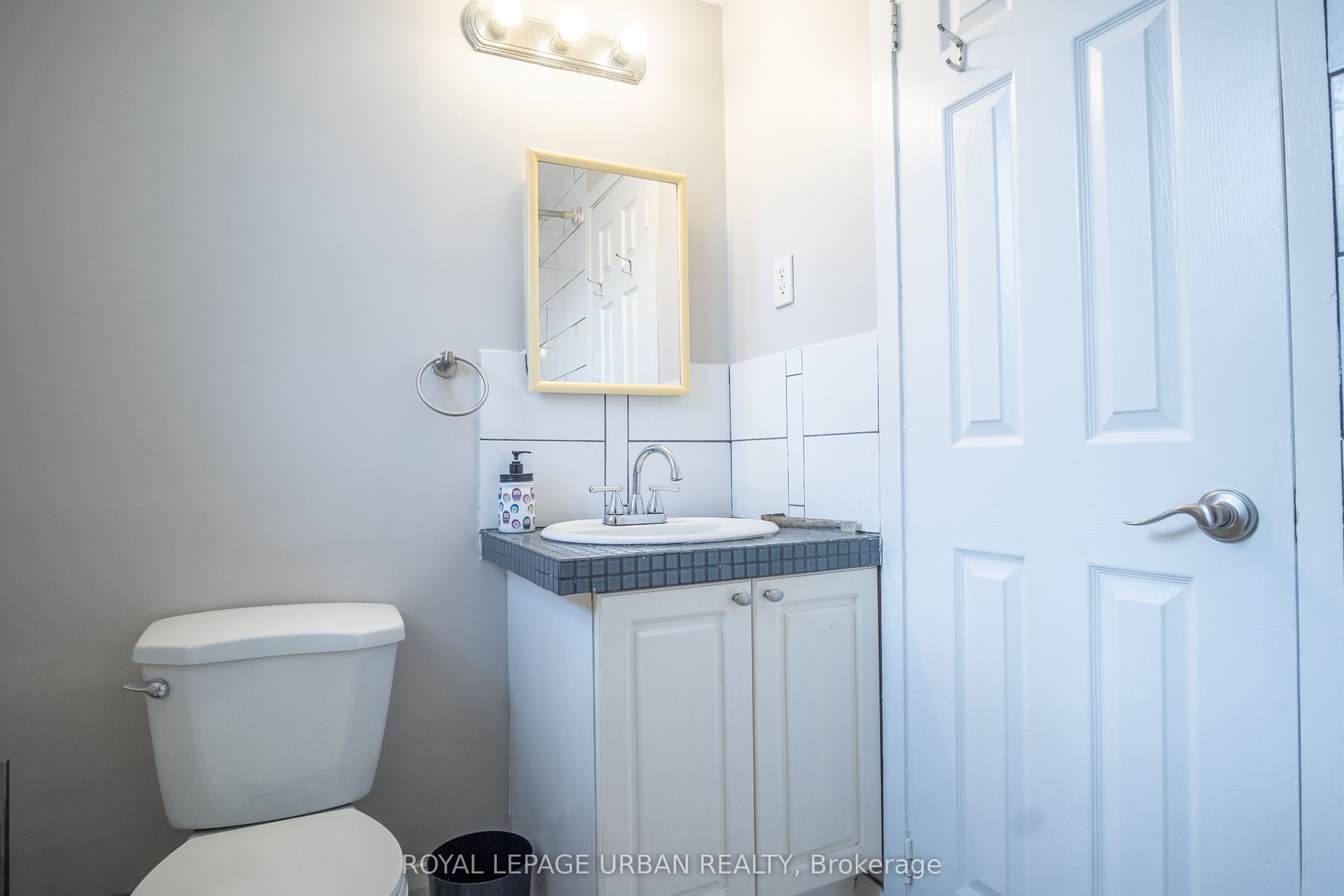 636 Danforth Avenue 2 Property Photo 16