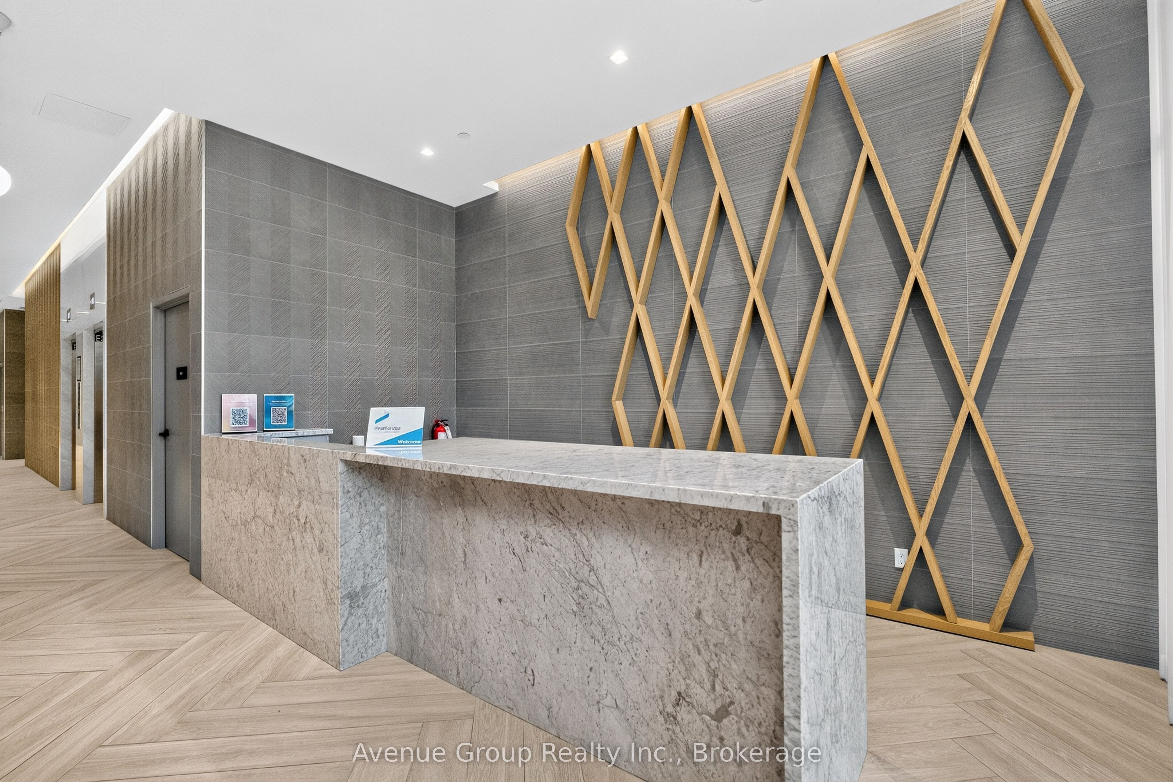 1285 Queen Street E Th58 Property Photo 3