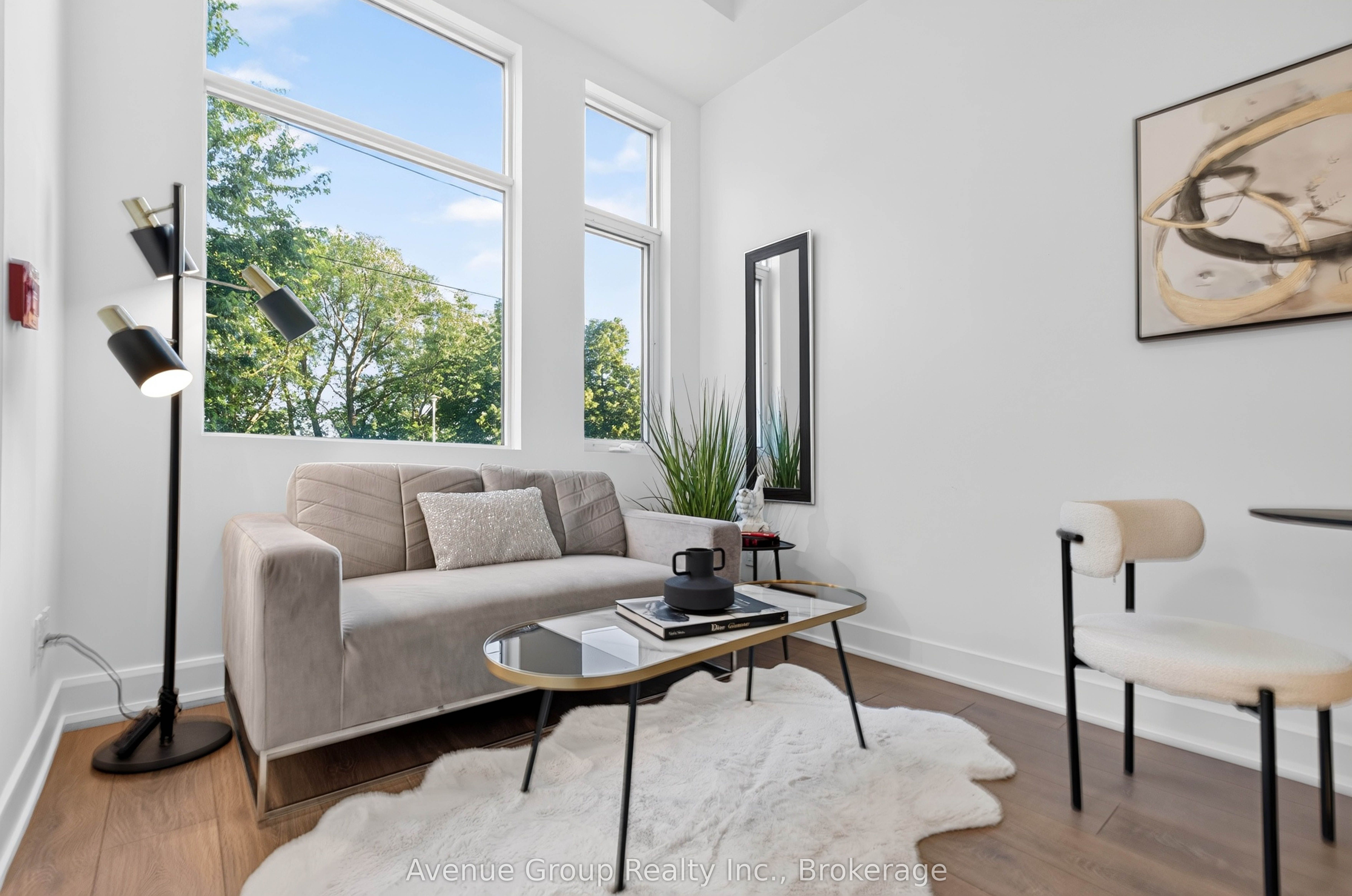 1285 Queen Street E Th58 Property Photo 6