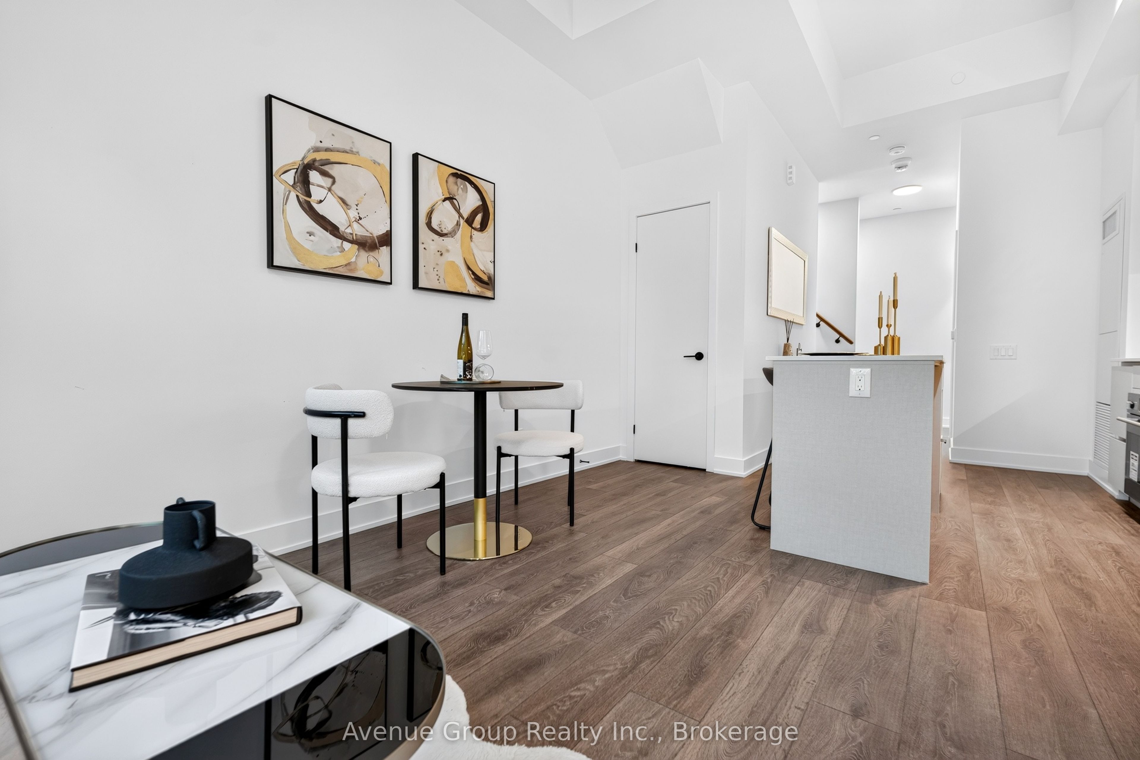 1285 Queen Street E Th58 Property Photo 9