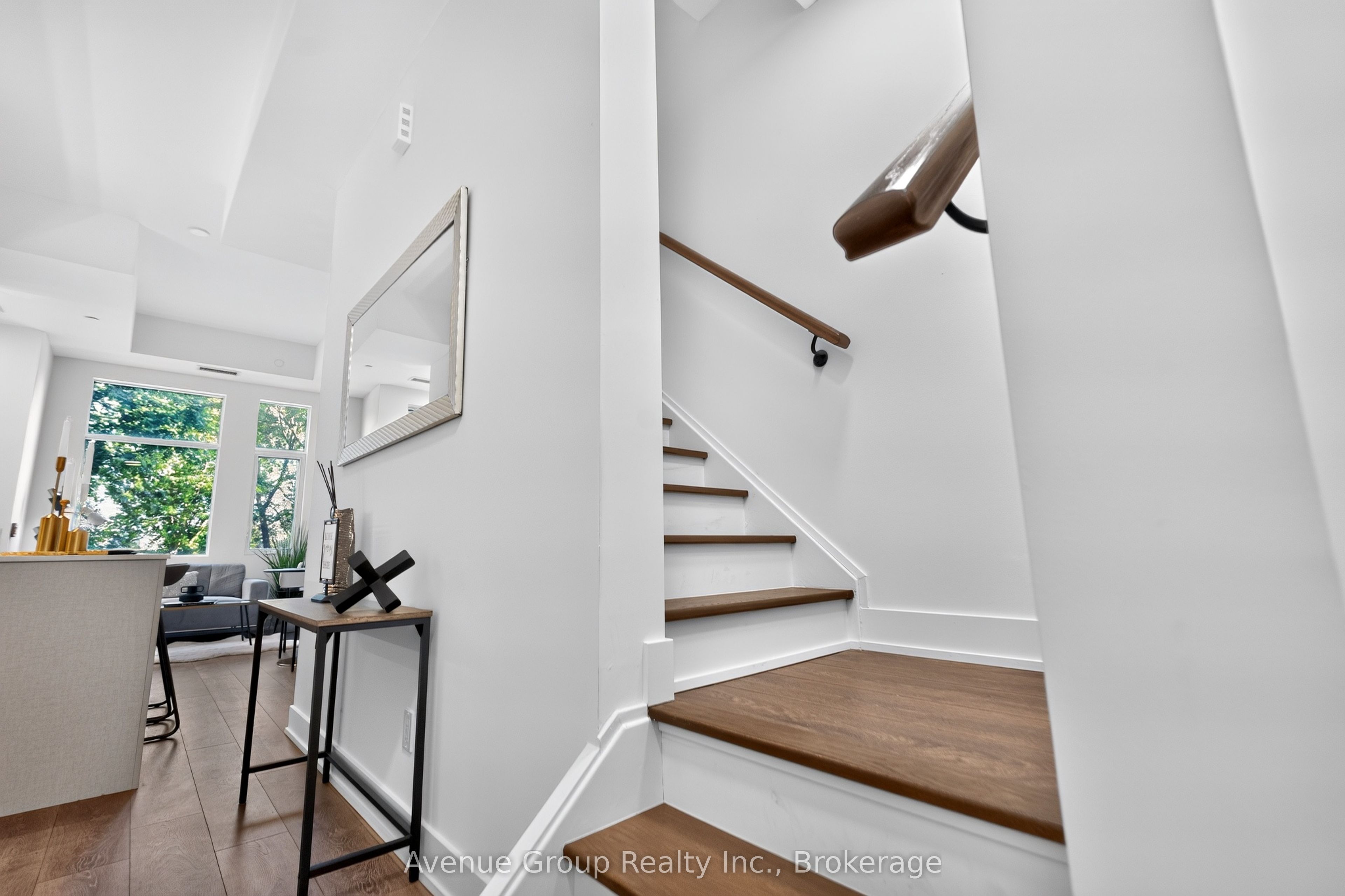 1285 Queen Street E Th58 Property Photo 13
