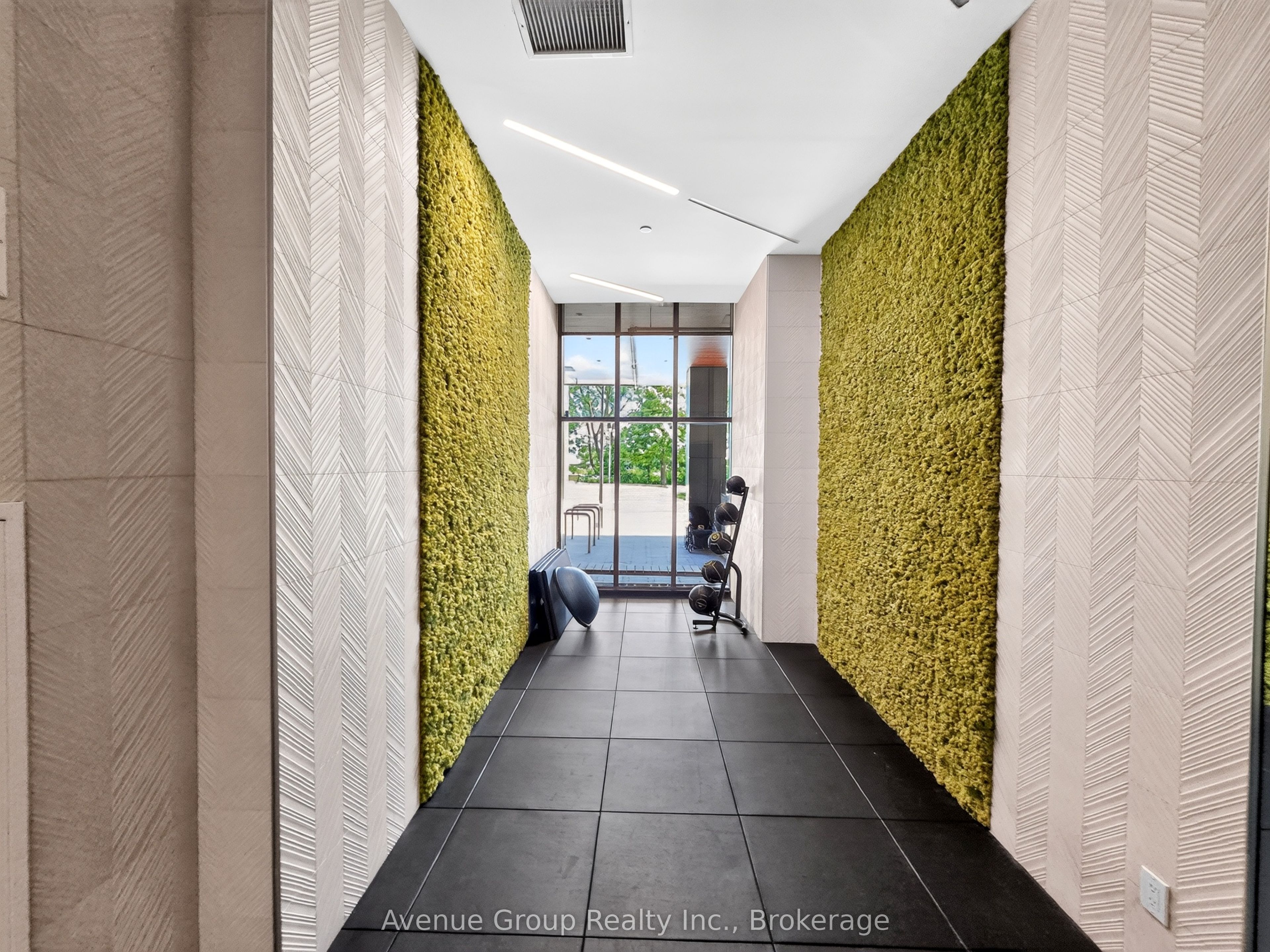 1285 Queen Street E Th58 Property Photo 24