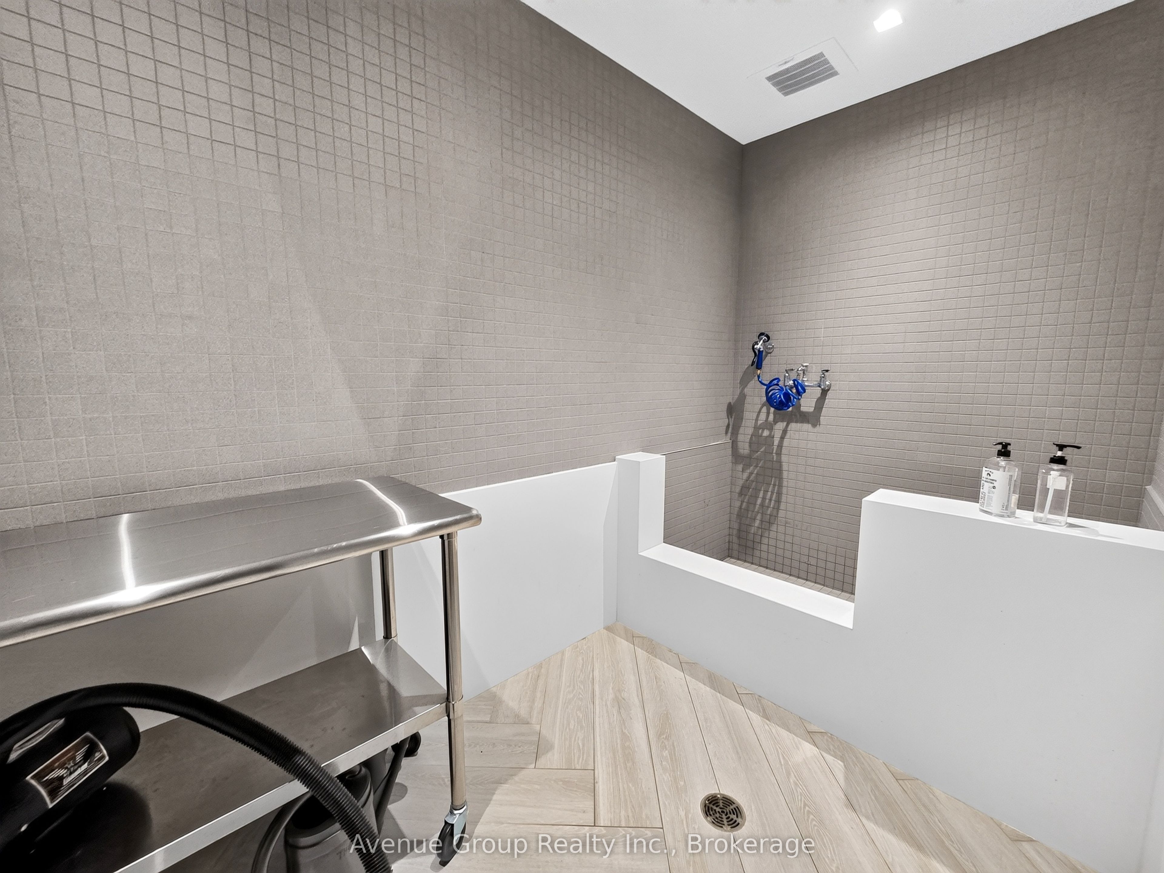 1285 Queen Street E Th58 Property Photo 27