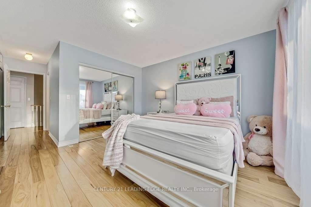25 Mondeo Drive Property Photo 26