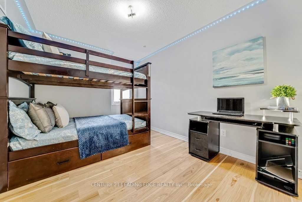 25 Mondeo Drive Property Photo 27
